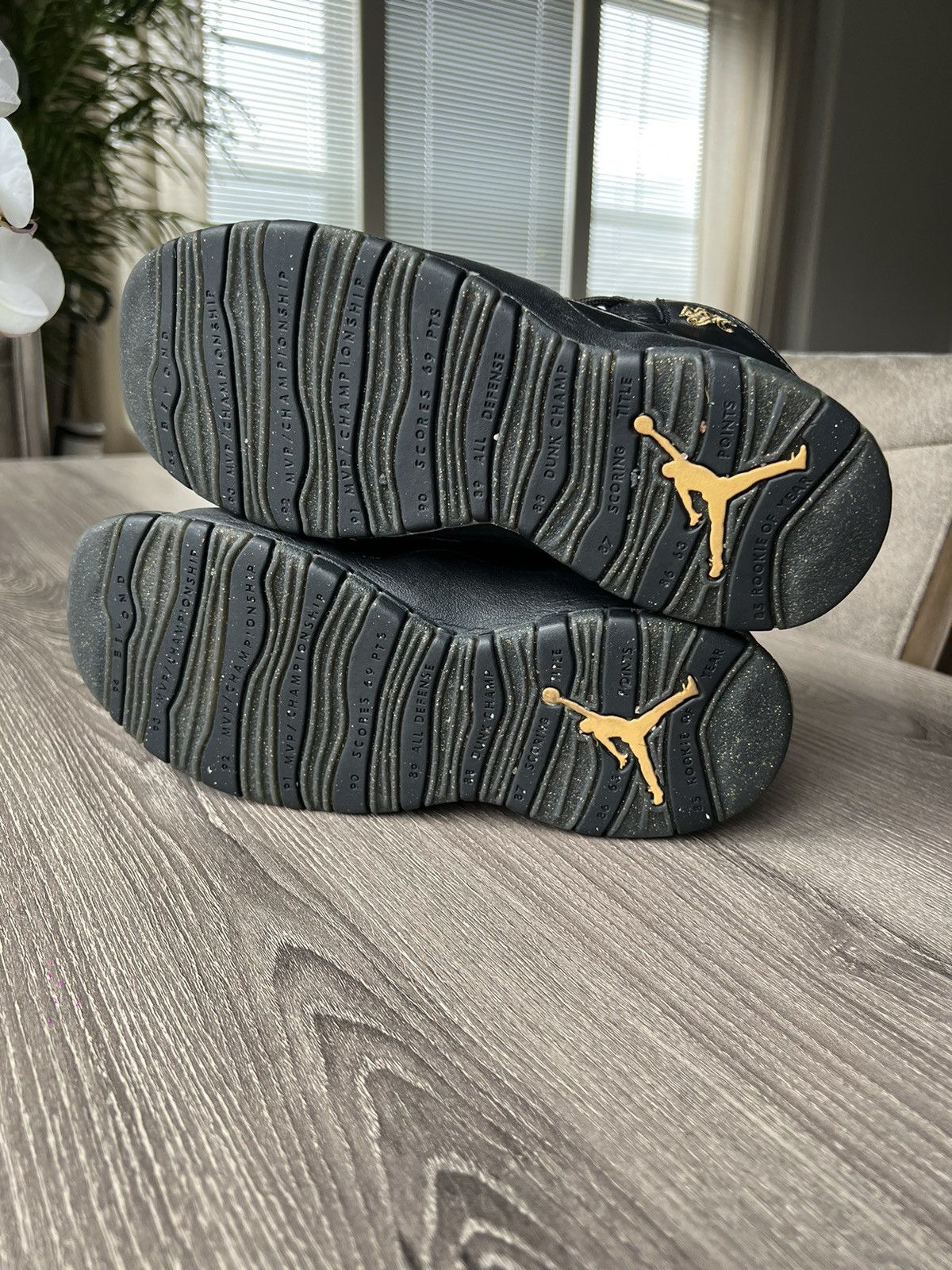 Jordan Brand Nike Air Jordan Retro 10 NYC Size 6y Size US 6 / EU 39 - 9 Thumbnail