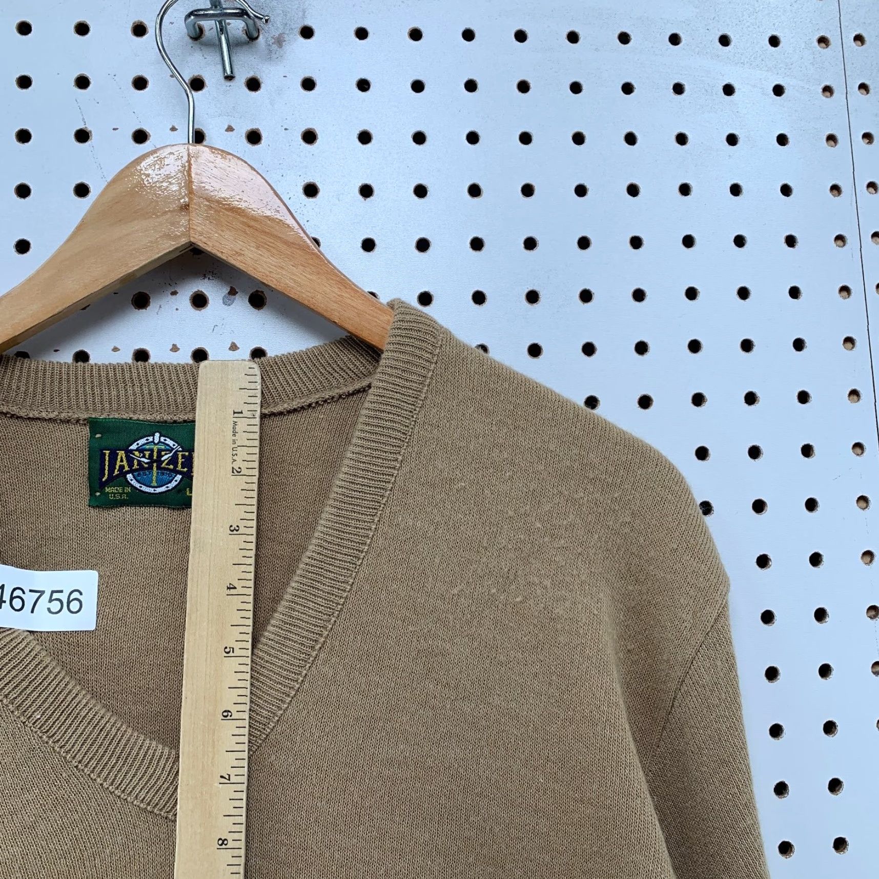 Jantzen VINTAGE Jantzen Sweater Mens Large Tan V Neck Acrylic Pullover Made In Usa Size US L / EU 52-54 / 3 - 6 Thumbnail