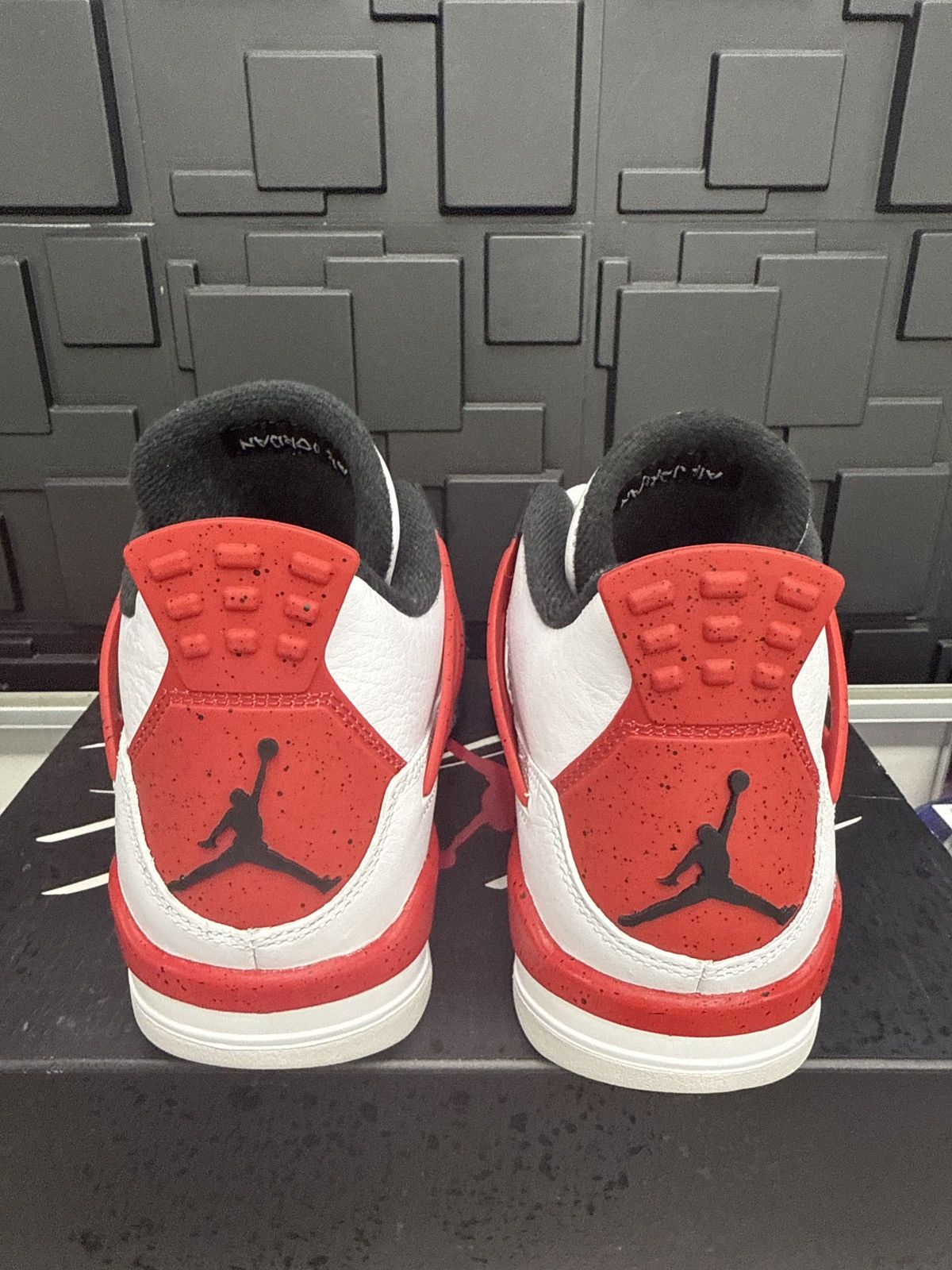 Jordan Brand Jordan 4 Retro Red Cement (GS) Size US 6 / EU 39 - 4 Thumbnail