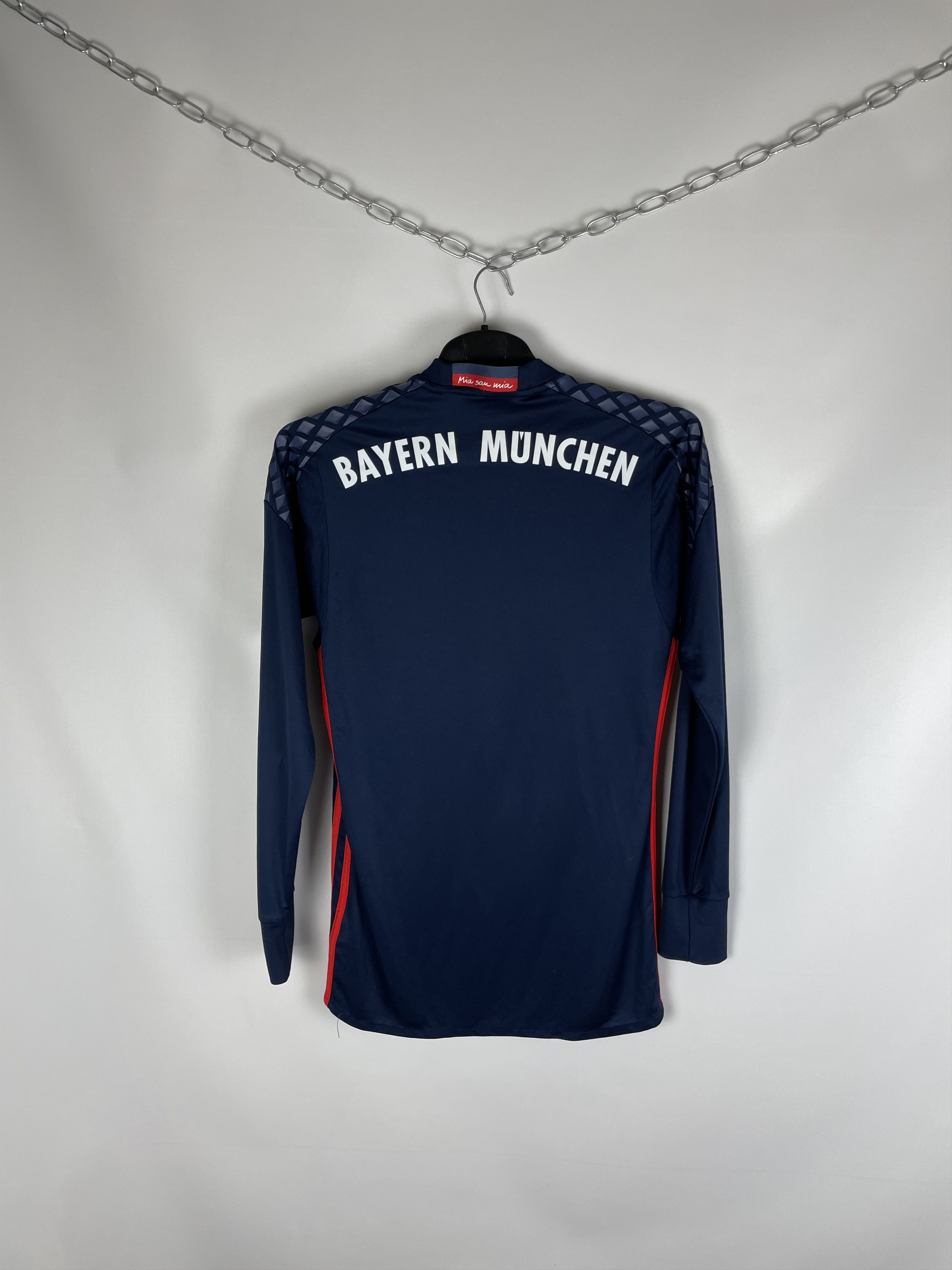 Adidas BAYERN MÜNICH 2016 GOALKEEPER SOCCER JERSEY ADIDAS Size US S / EU 44-46 / 1 - 8 Thumbnail