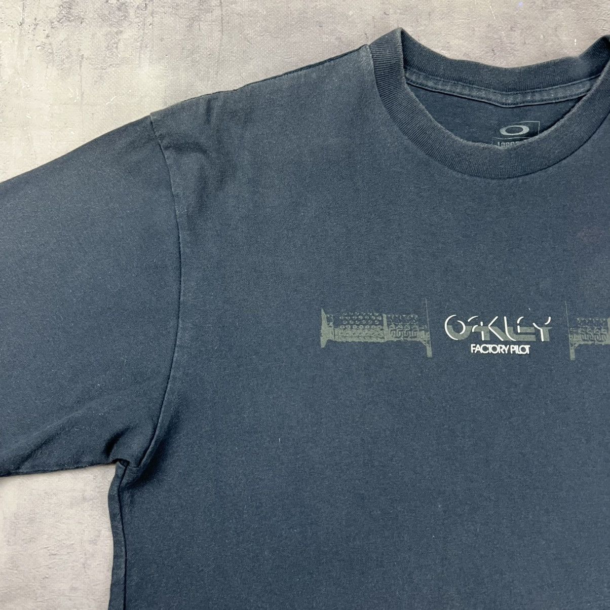 Oakley Rare! Oakley Factory Pilot Knife Logo Tee Big 00s Size US M / EU 48-50 / 2 - 3 Thumbnail