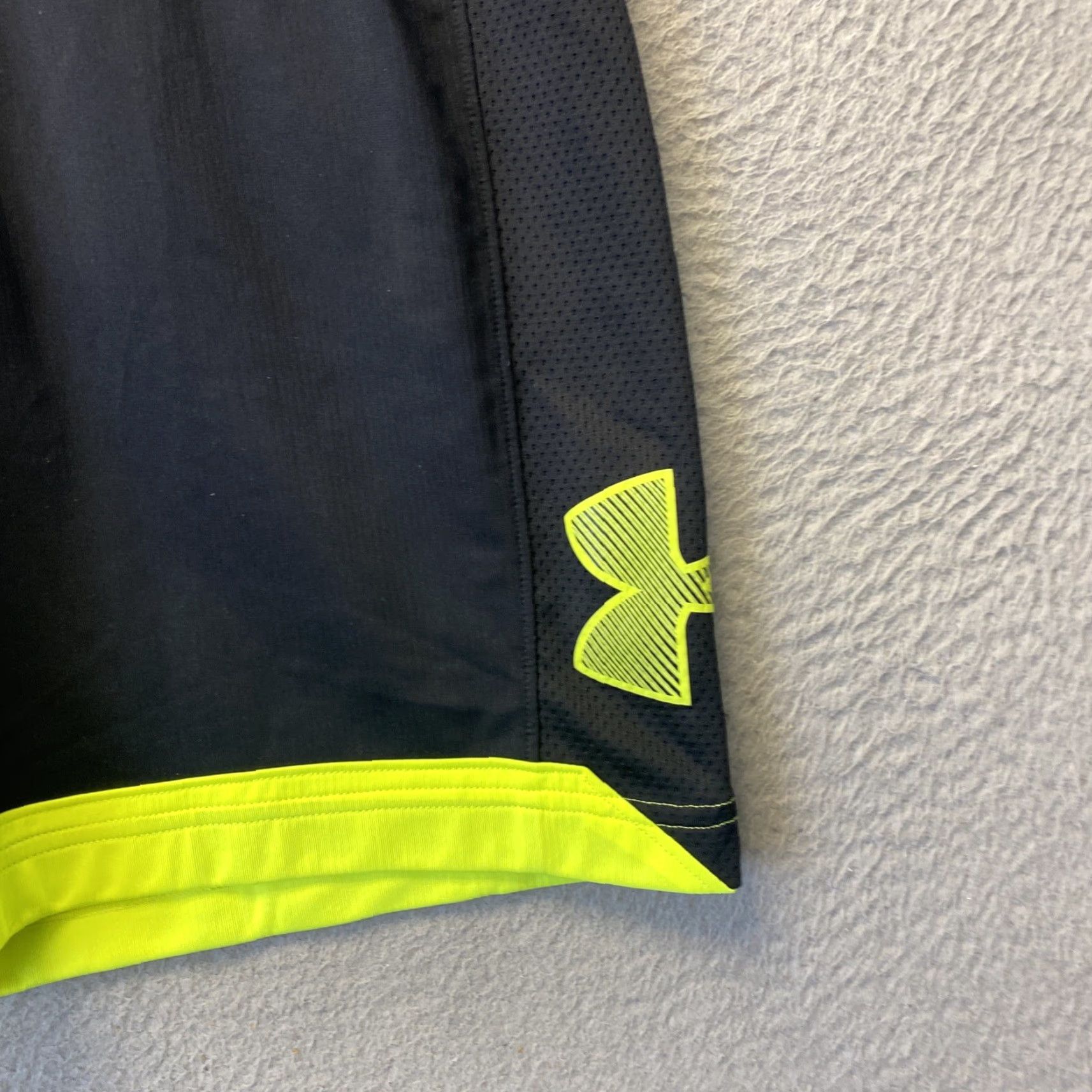 Under Armour Under Armour Shorts Basketball Running Athletic Mens S Black 28 in Waist 37-67 Model 37-67 Size US 29 - 2 Thumbnail