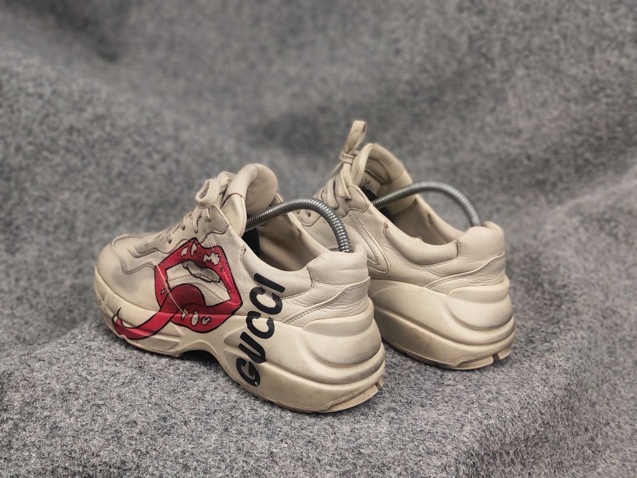 Gucci Gucci Authentic Cream Leather Mouth Print Rhyton Sneakers Size US 9 / IT 39 - 13 Thumbnail