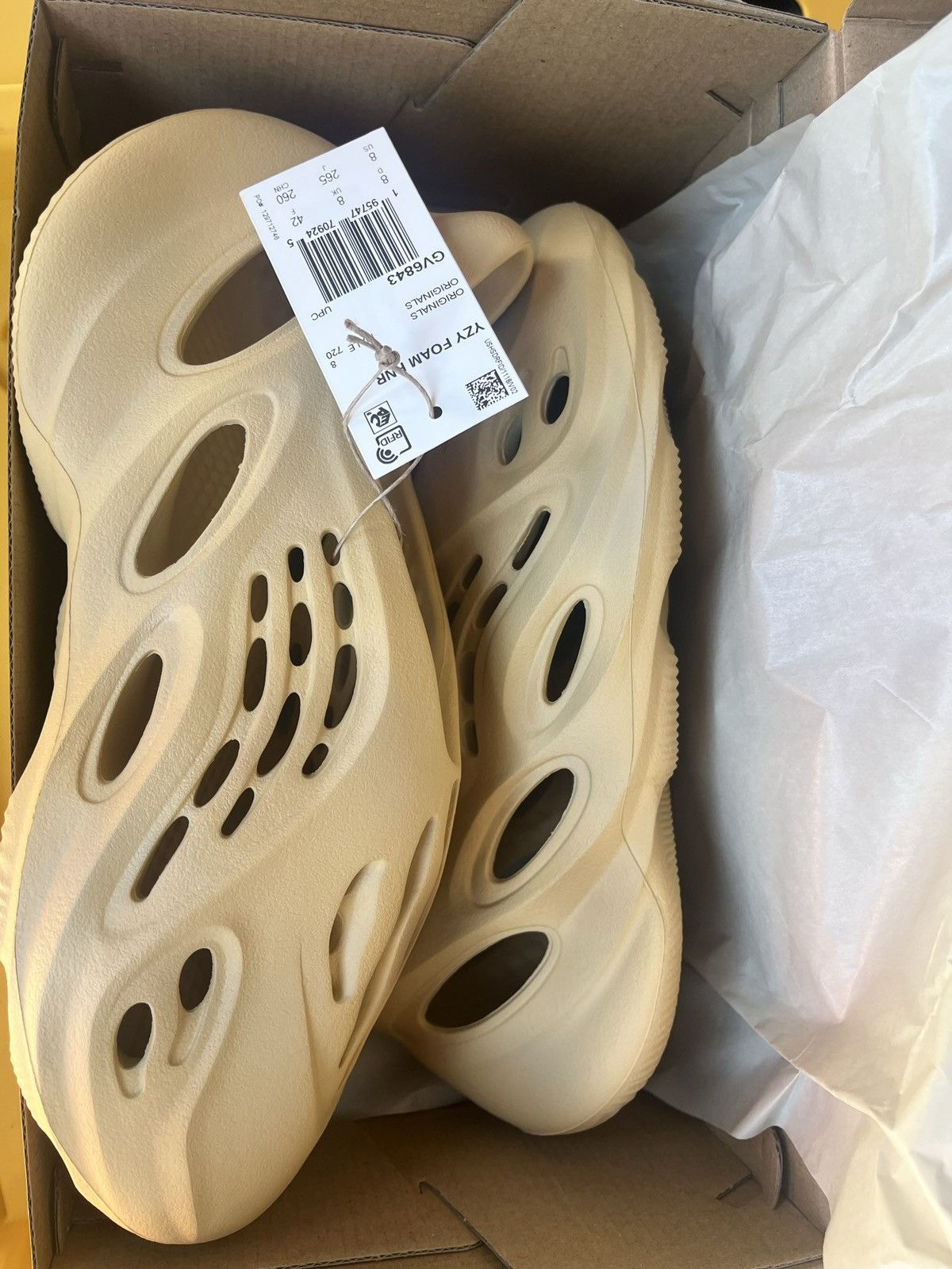 Yeezy Yeezy FOAM RNR Desert Sand Size US 8 / EU 41 - 1 Thumbnail