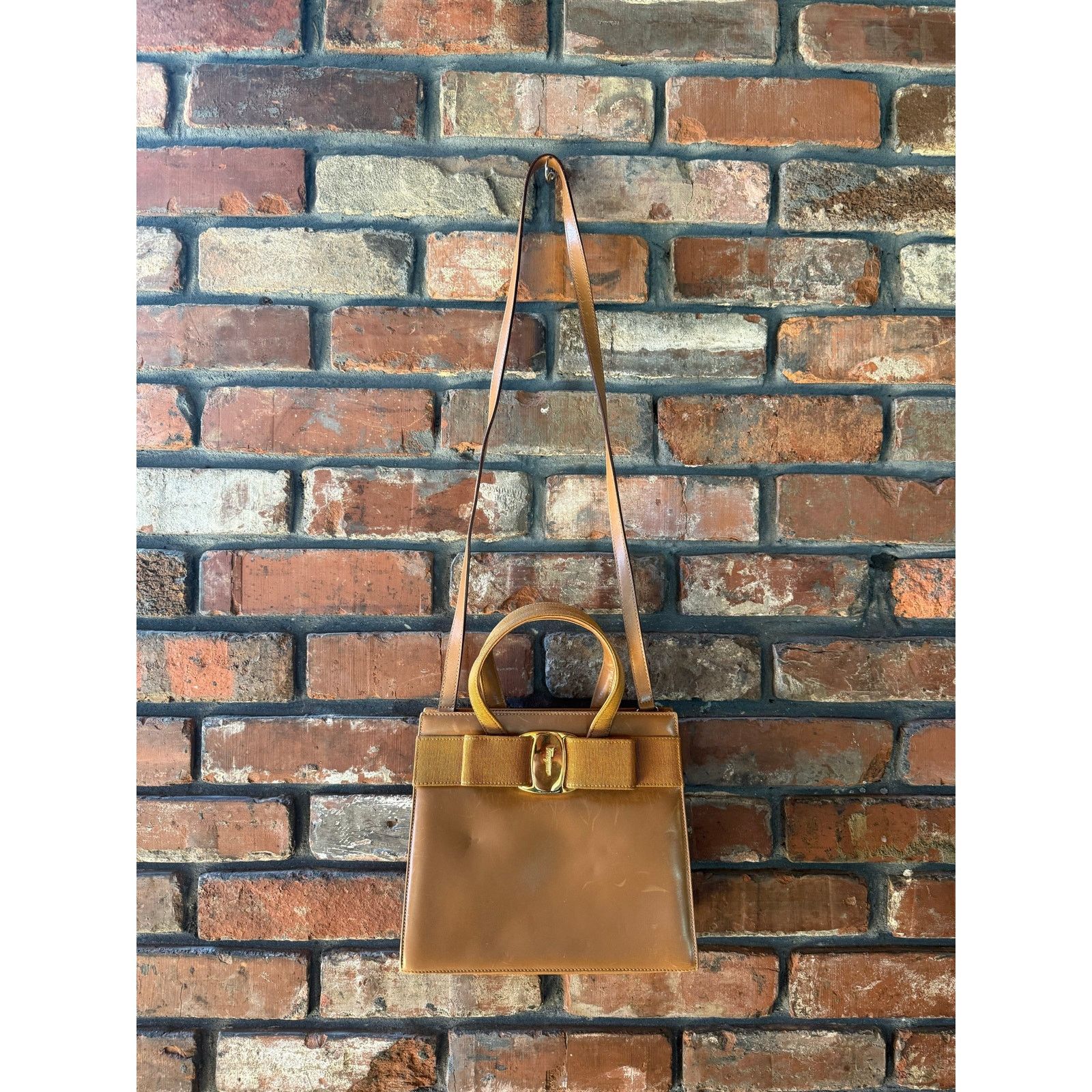 Salvatore Ferragamo Salvatore Ferragamo Vara Ribbon 2-Way Handbag in camel Size ONE SIZE - 1 Thumbnail