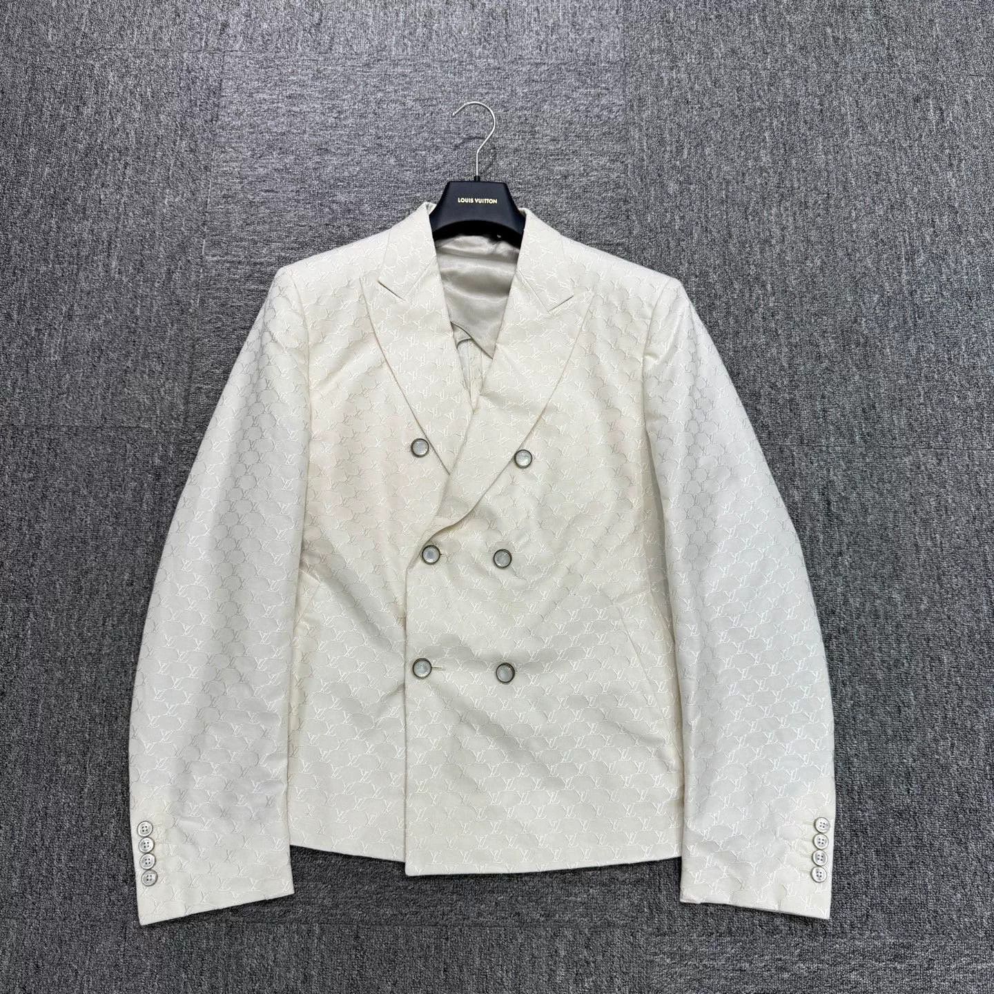 Louis Vuitton louis vuitton monogram patterned blazer jacket Size US L / EU 52-54 / 3 - 1 Thumbnail