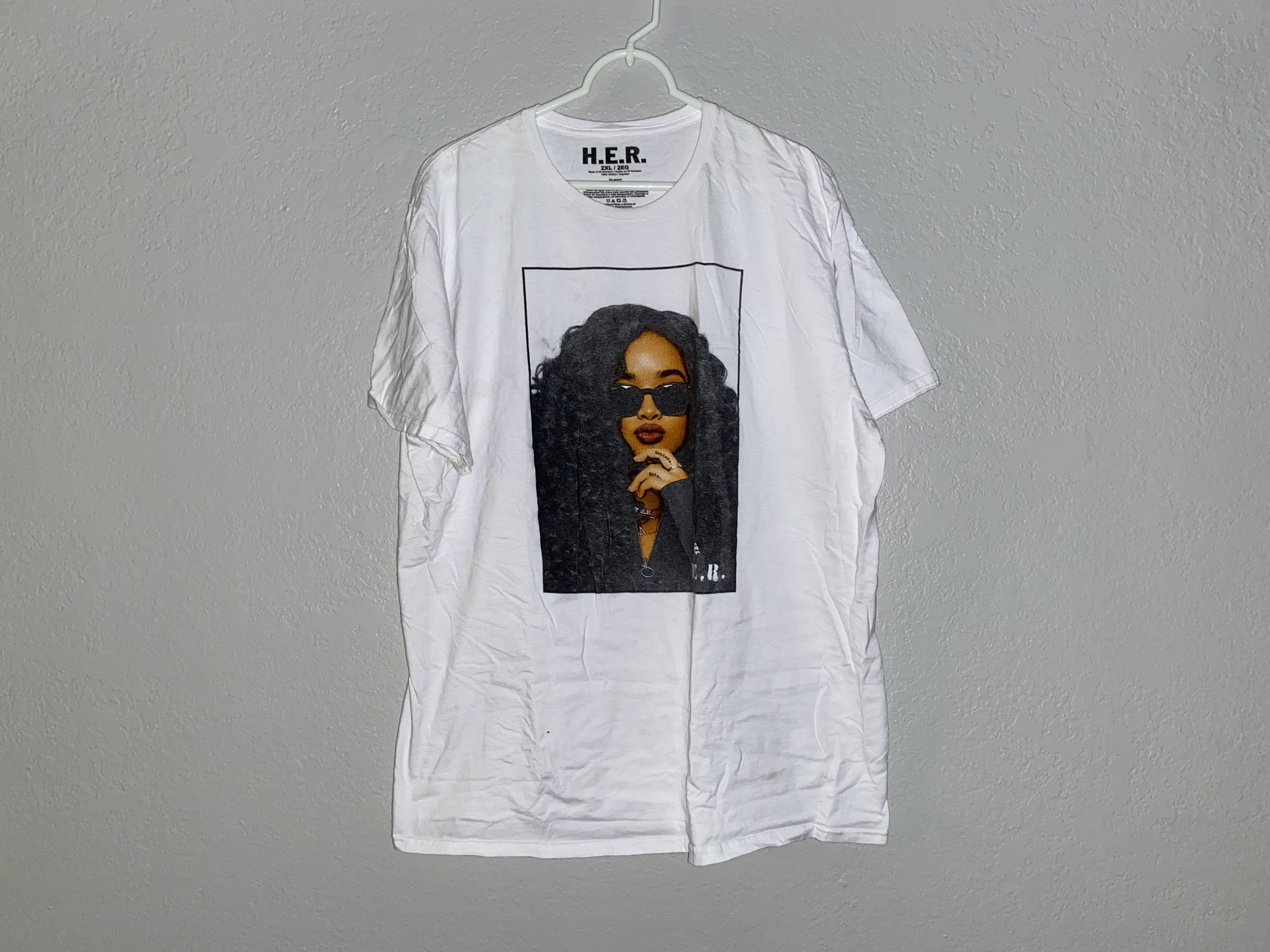 Band Tees × Sony H.E.R. portrait Picture Tee T shirt 2XL Music Artist Singer Size US XXL / EU 58 / 5 - 1 Thumbnail