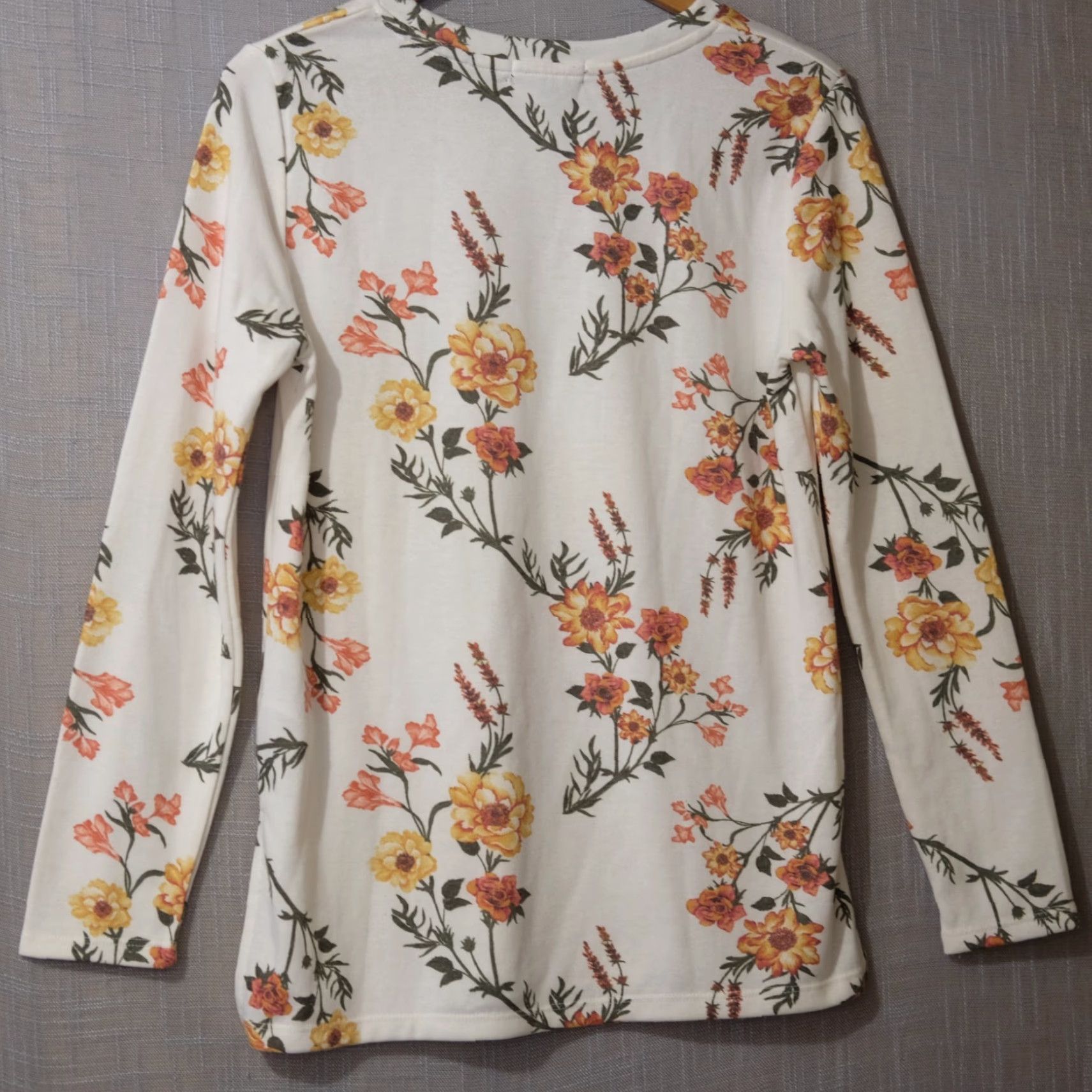 Vintage **Angels Forever Young Floral Women's Pullover Sweatshirt S** User: Vintage Angels Forever Young Floral Women's Pullover Sweatshirt S Size S / US 4 / IT 40 - 5 Thumbnail