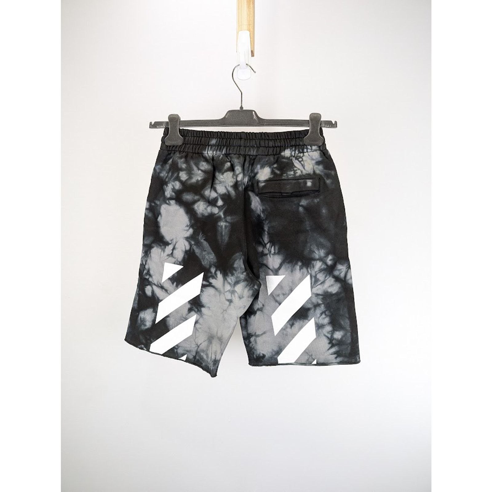 Off-White o1rshd1 Diag Tie Dye Sweatshorts in Warm Grey White M Size US 32 / EU 48 - 1 Thumbnail
