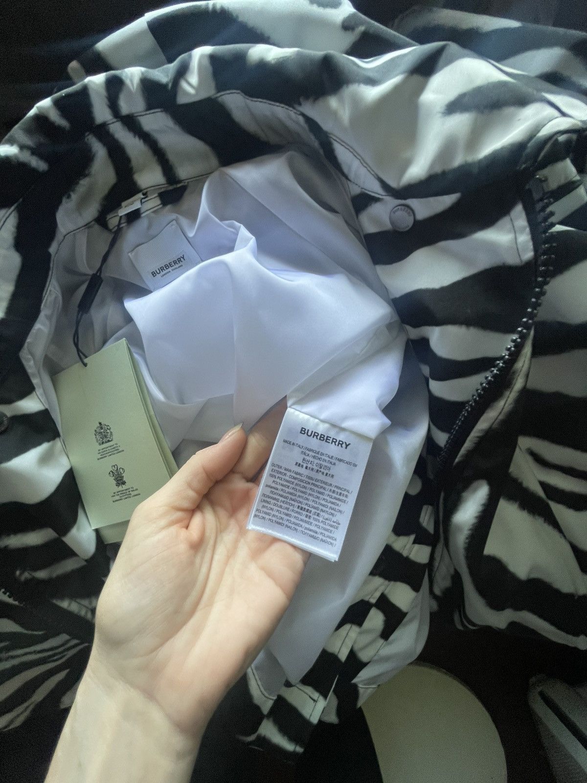 Burberry Burberry zebra raincoat with detachable hood NEW Size M / US 6-8 / IT 42-44 - 11 Thumbnail