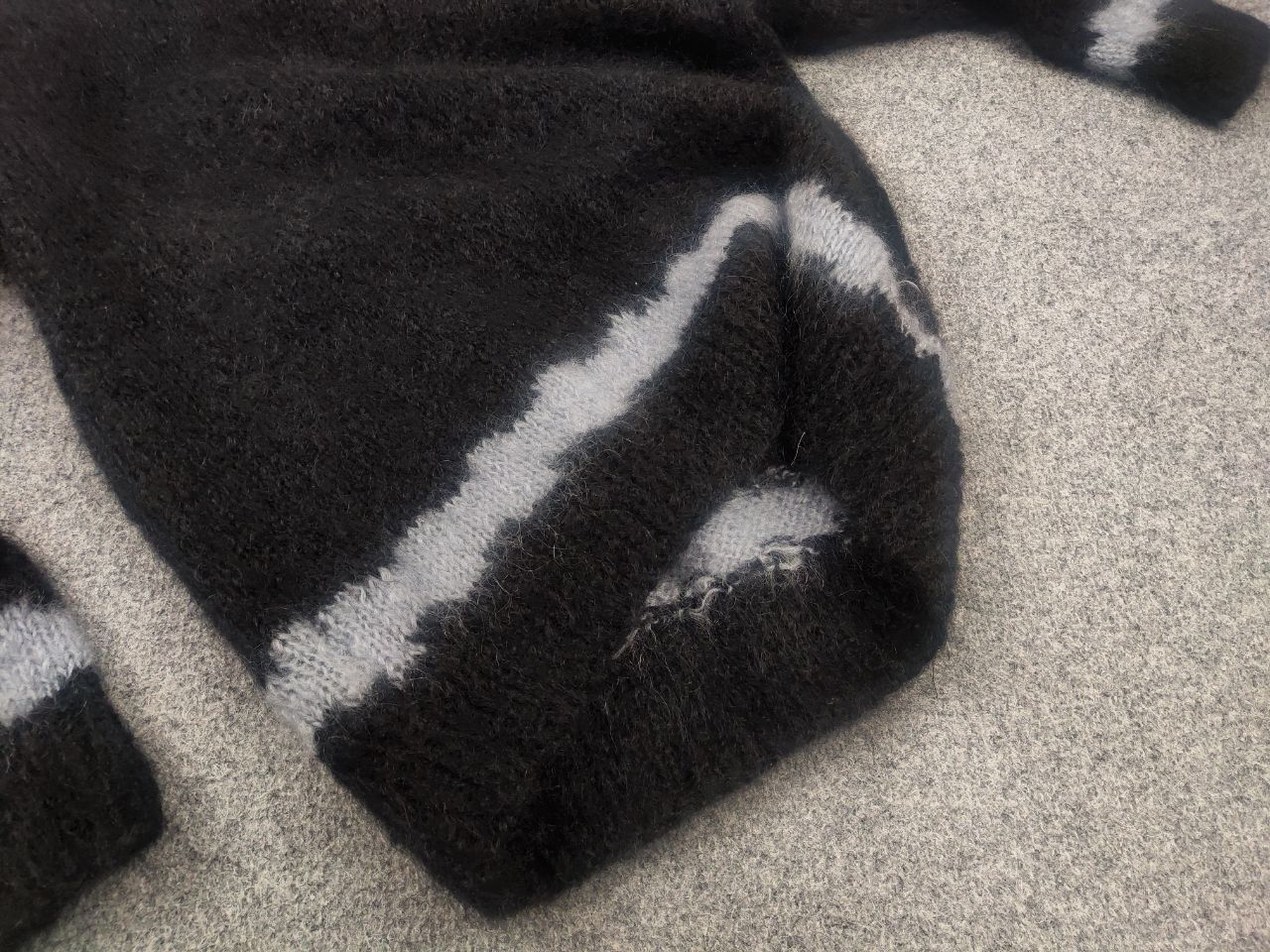 Vintage Vintage 90's Black Fuzzy Mohair Hand Knit Oversized Sweater Size M / US 6-8 / IT 42-44 - 9 Thumbnail