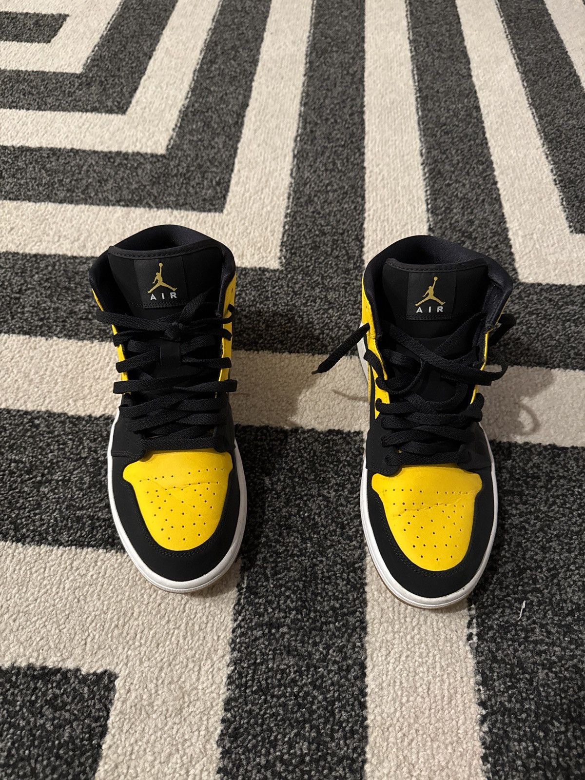 Nike Air Jordan 1 Mid Black/Yellow Size US 10 / EU 43 - 4 Thumbnail