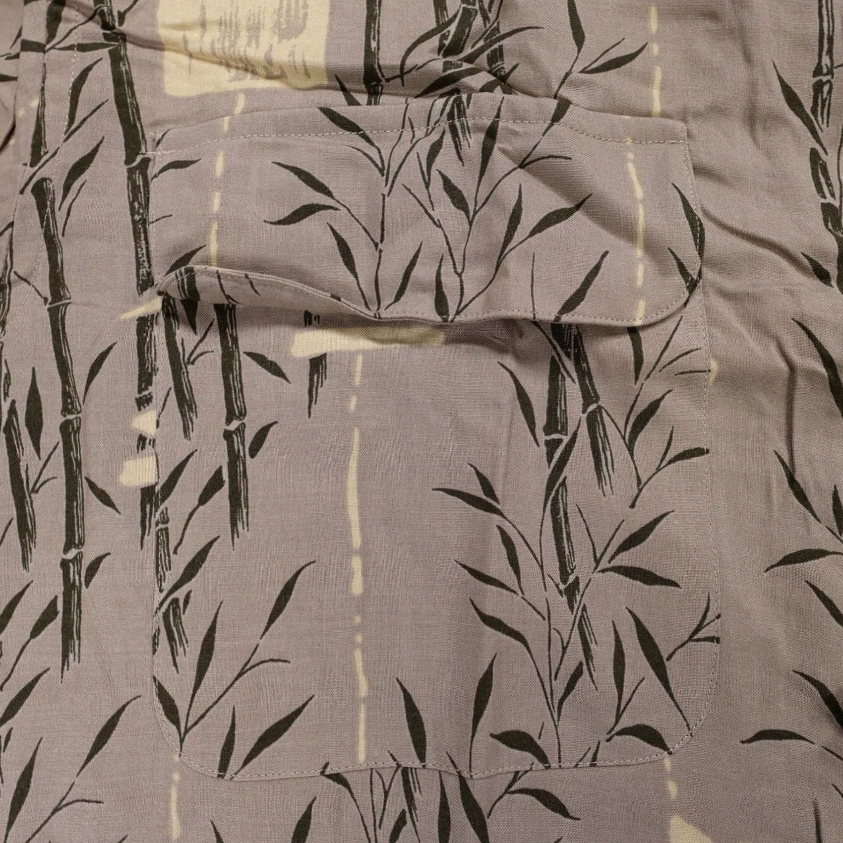Roundtree & Yorke VINTAGE Roundtree & Yorke Shirt Mens XL Dune Bamboo Kanji Print Size US XL / EU 56 / 4 - 6 Thumbnail