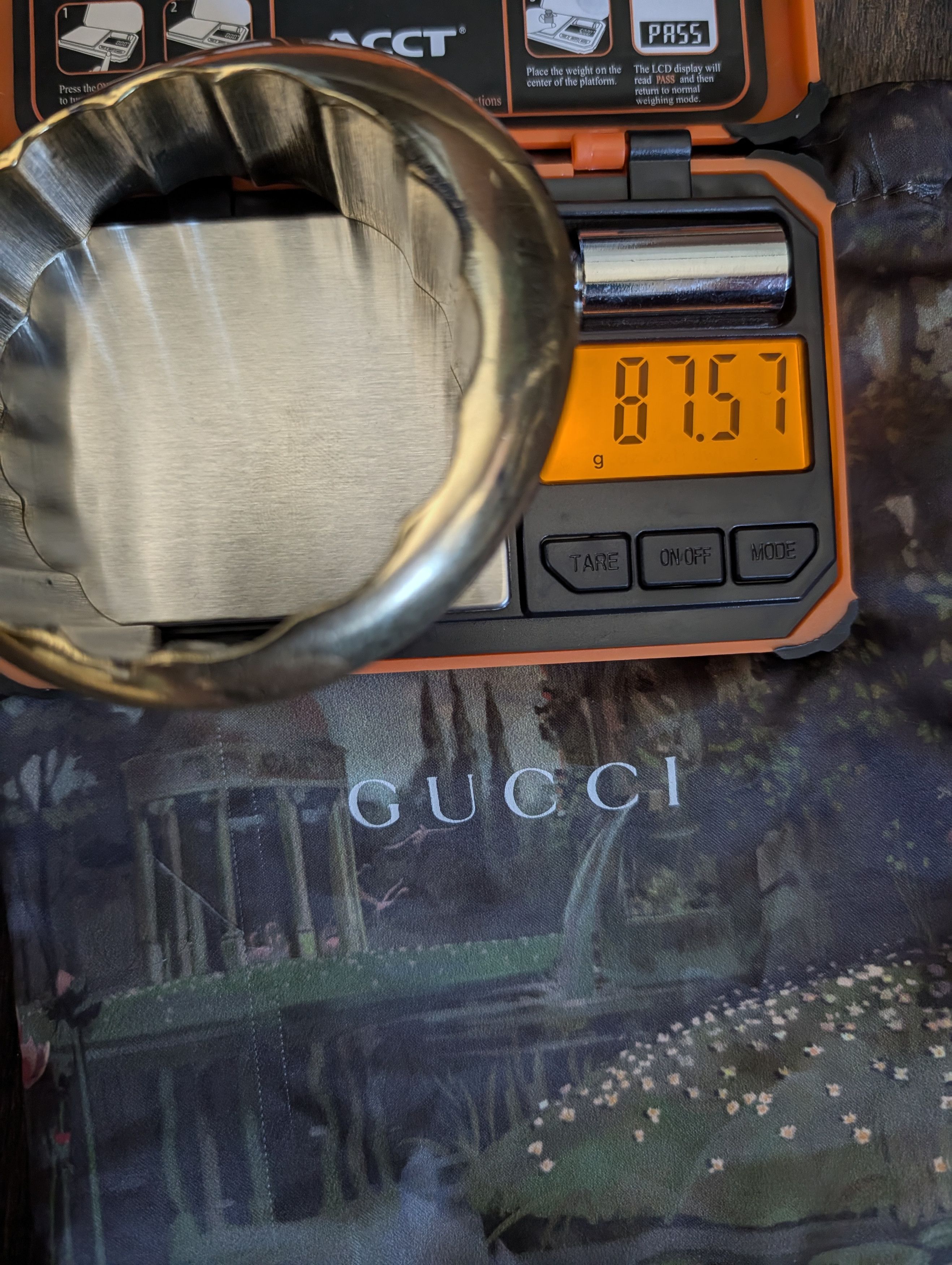 Gucci LARGE Gold Scalloped Logo Bangle Bracelet w Dust Bag Size ONE SIZE - 14 Thumbnail