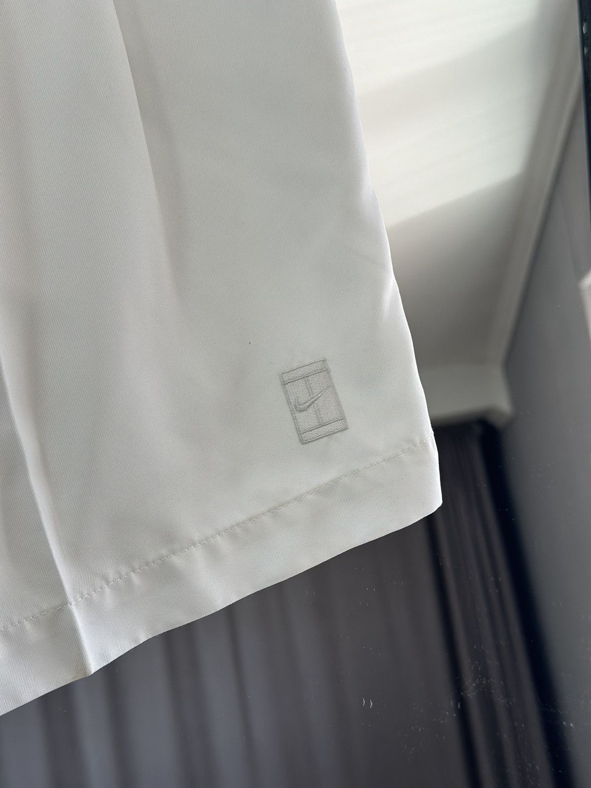 Nike Vintage Nike Shorts Court Swoosh Y2K white Federer Golf Size US 32 / EU 48 - 7 Thumbnail
