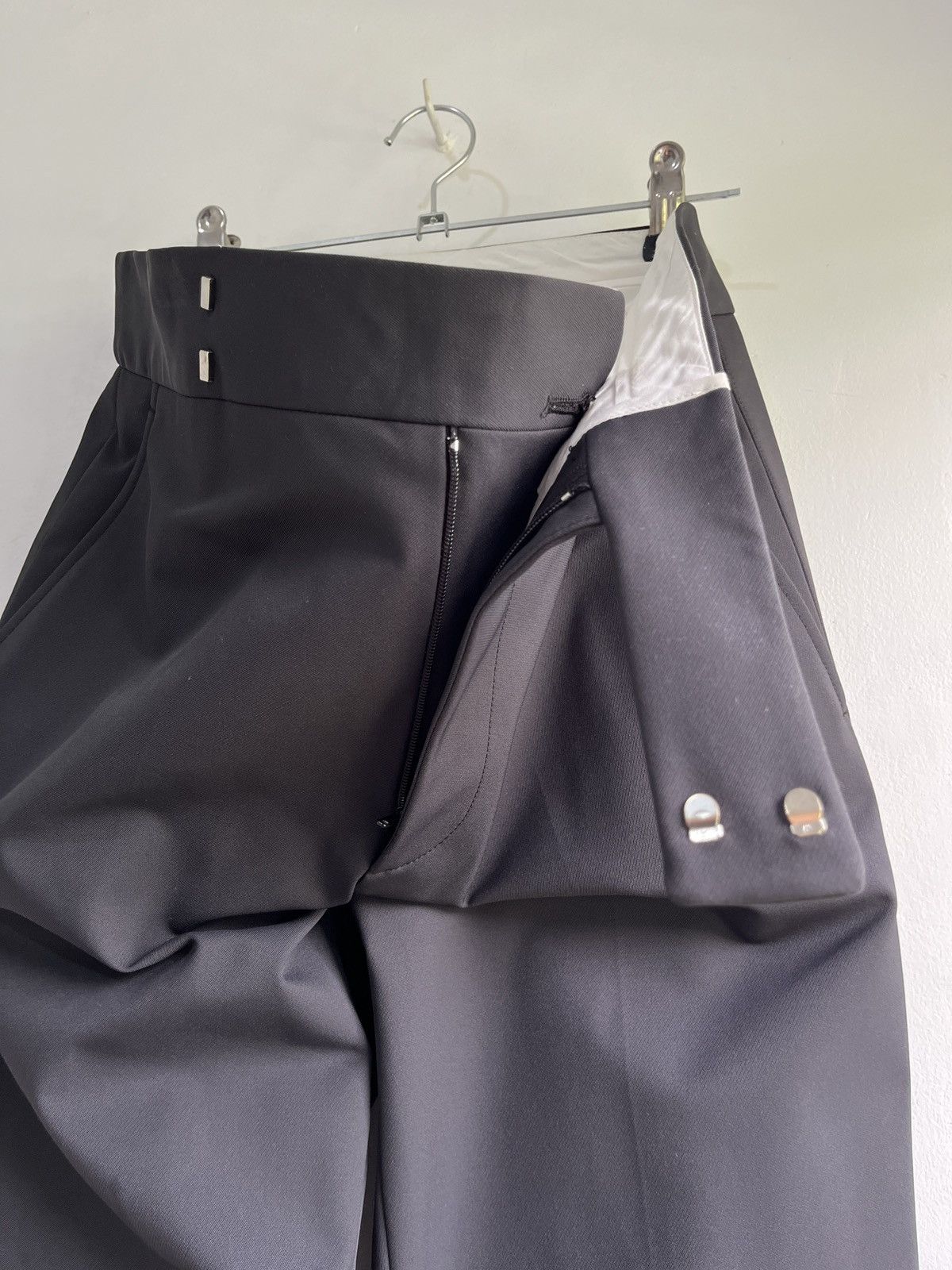 Celine SAMPLE Piece Lightweight Stretch Nylon Slim-Fit Pants. Size 26" / US 2 / IT 38 - 9 Thumbnail