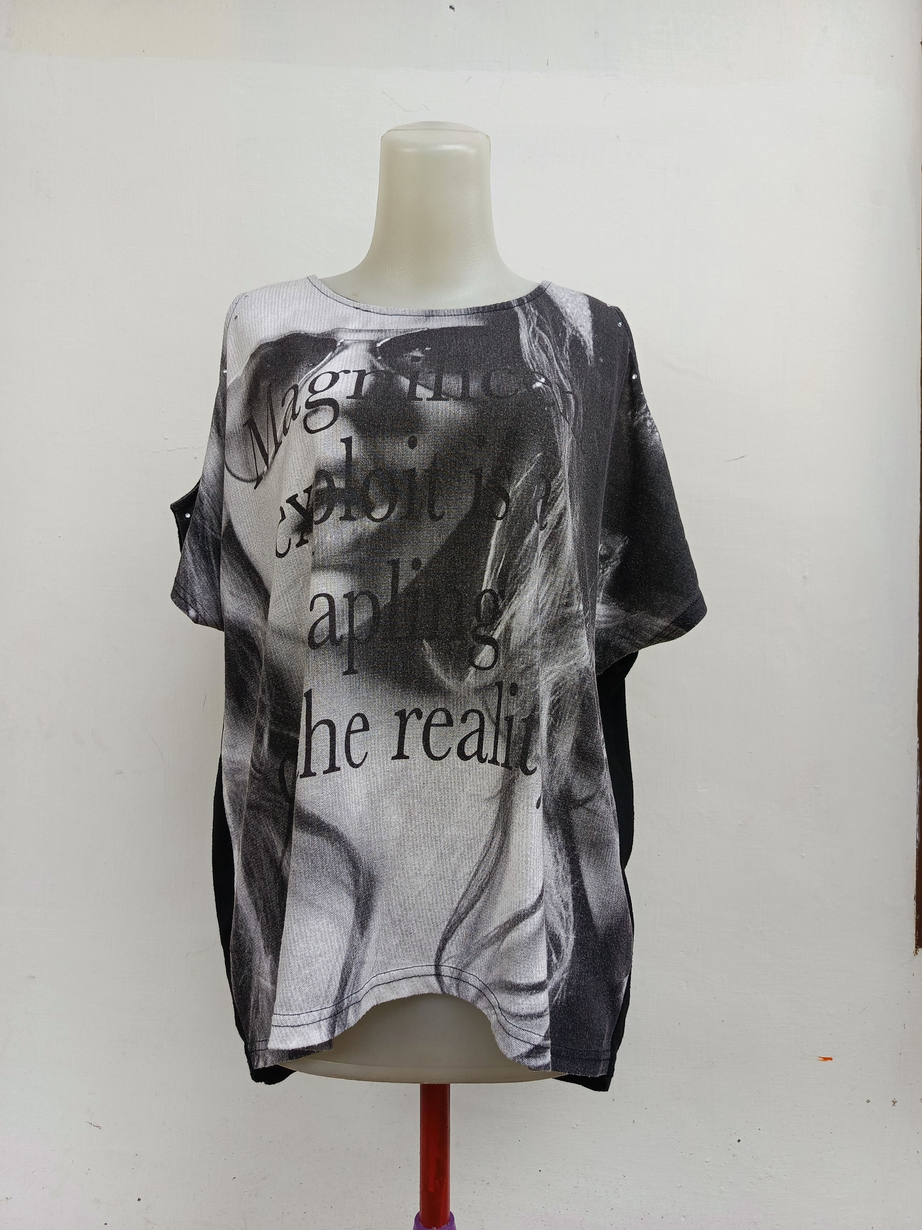 Japanese Brand Galyge Japan Avant-Garde Graphic Tee – Streetwear Size L / US 10 / IT 46 - 1 Thumbnail