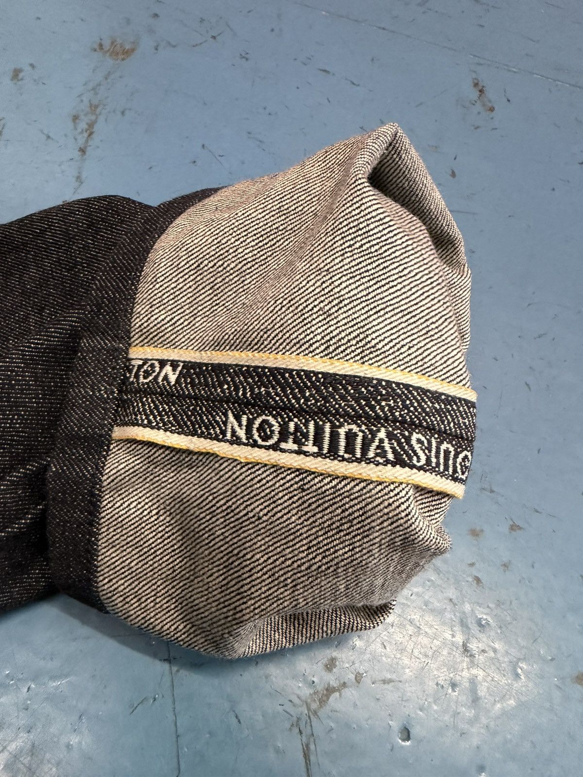 Louis Vuitton LUIS VUITTON RAW DENIM + ALLIGATOR DETAILS Size US 33 - 11 Thumbnail