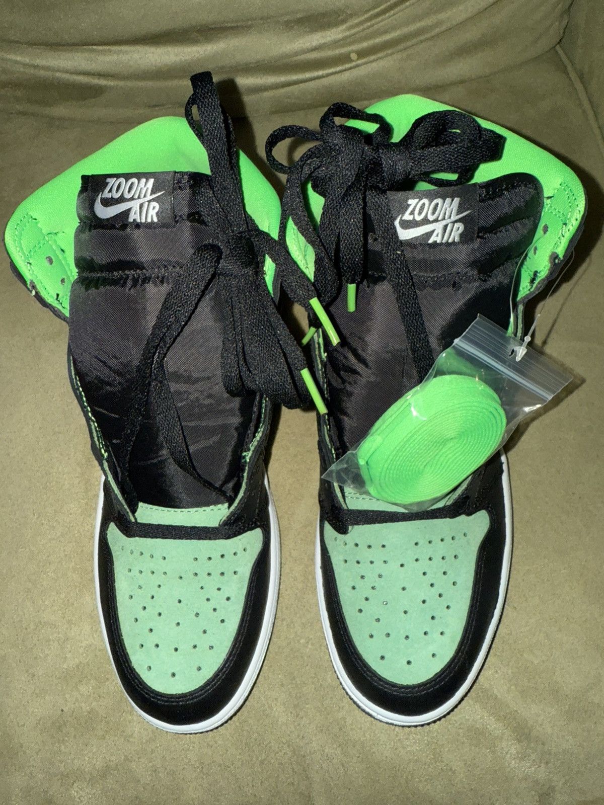 Jordan Brand Nike Air Jordan 1 hi “Zen Green” DS NEW! xtra laces! size 10 Size US 10 / EU 43 - 14 Thumbnail