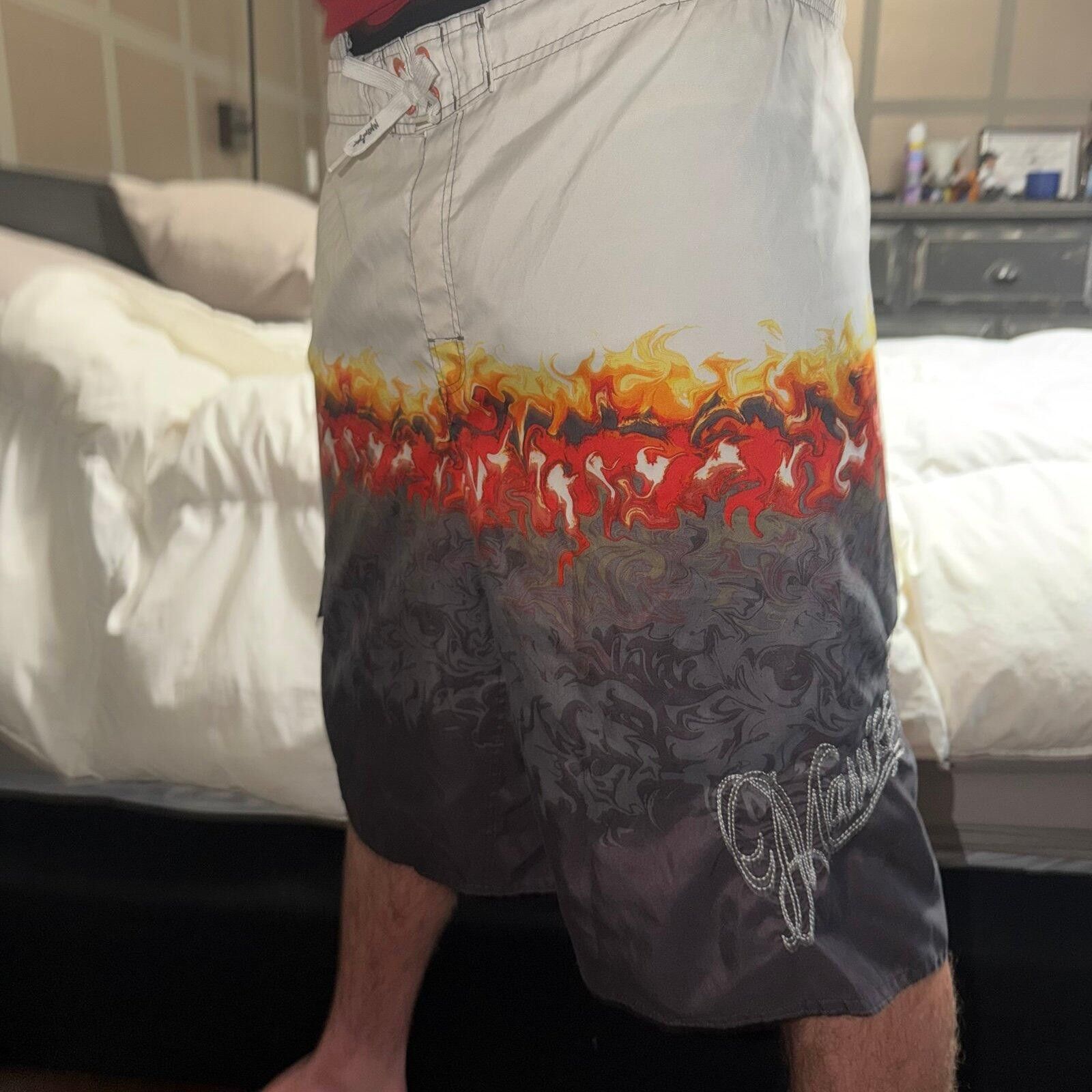Maui and Sons Maui & Sons Flames Lined Surf Board Shorts Mens LG Vtg y2k Size US 34 / EU 50 - 1 Thumbnail