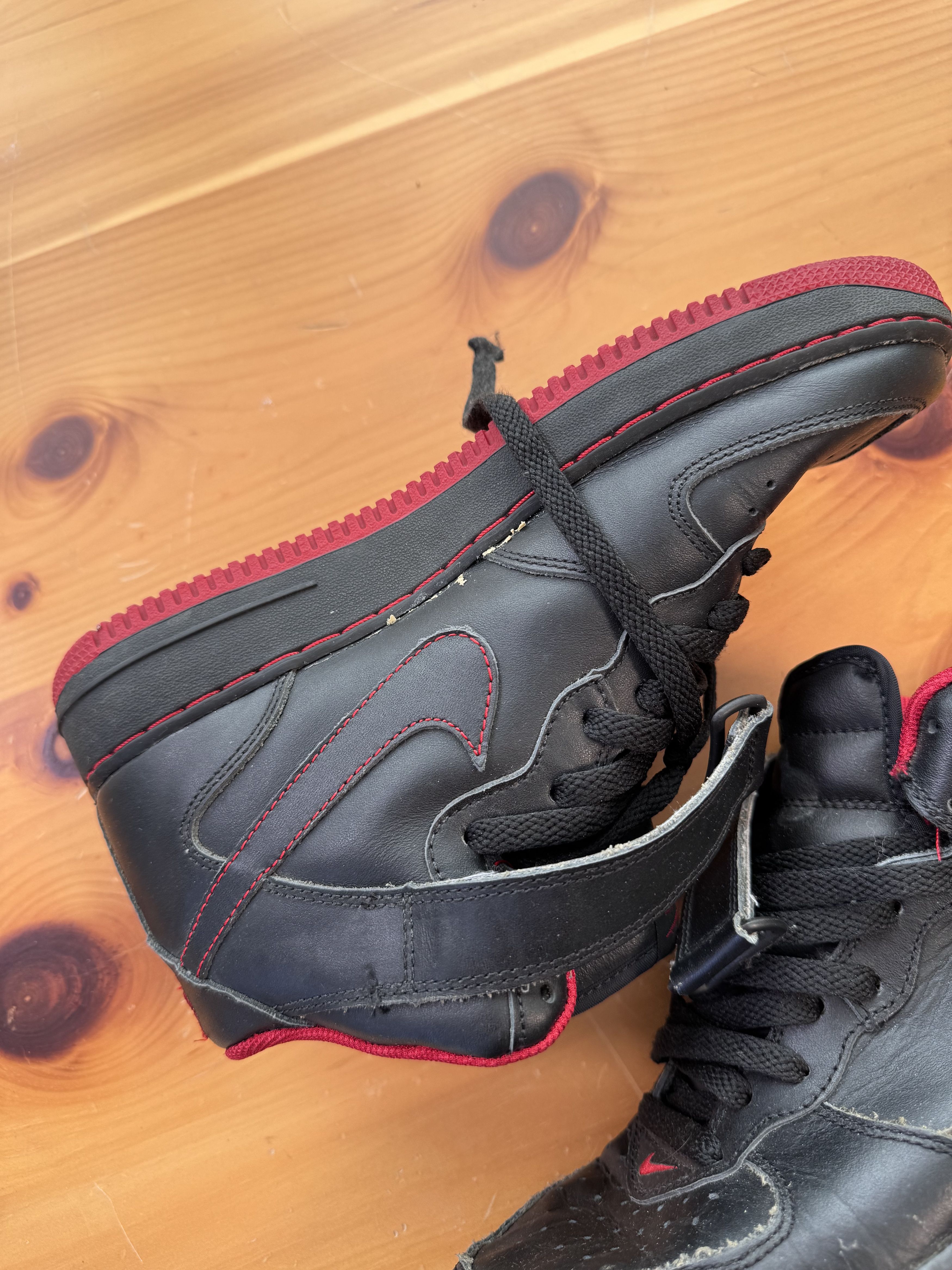 Nike 2002 Nike Air Force 1 Mid Black Red Contrast stitch Size US 9 / EU 42 - 3 Thumbnail
