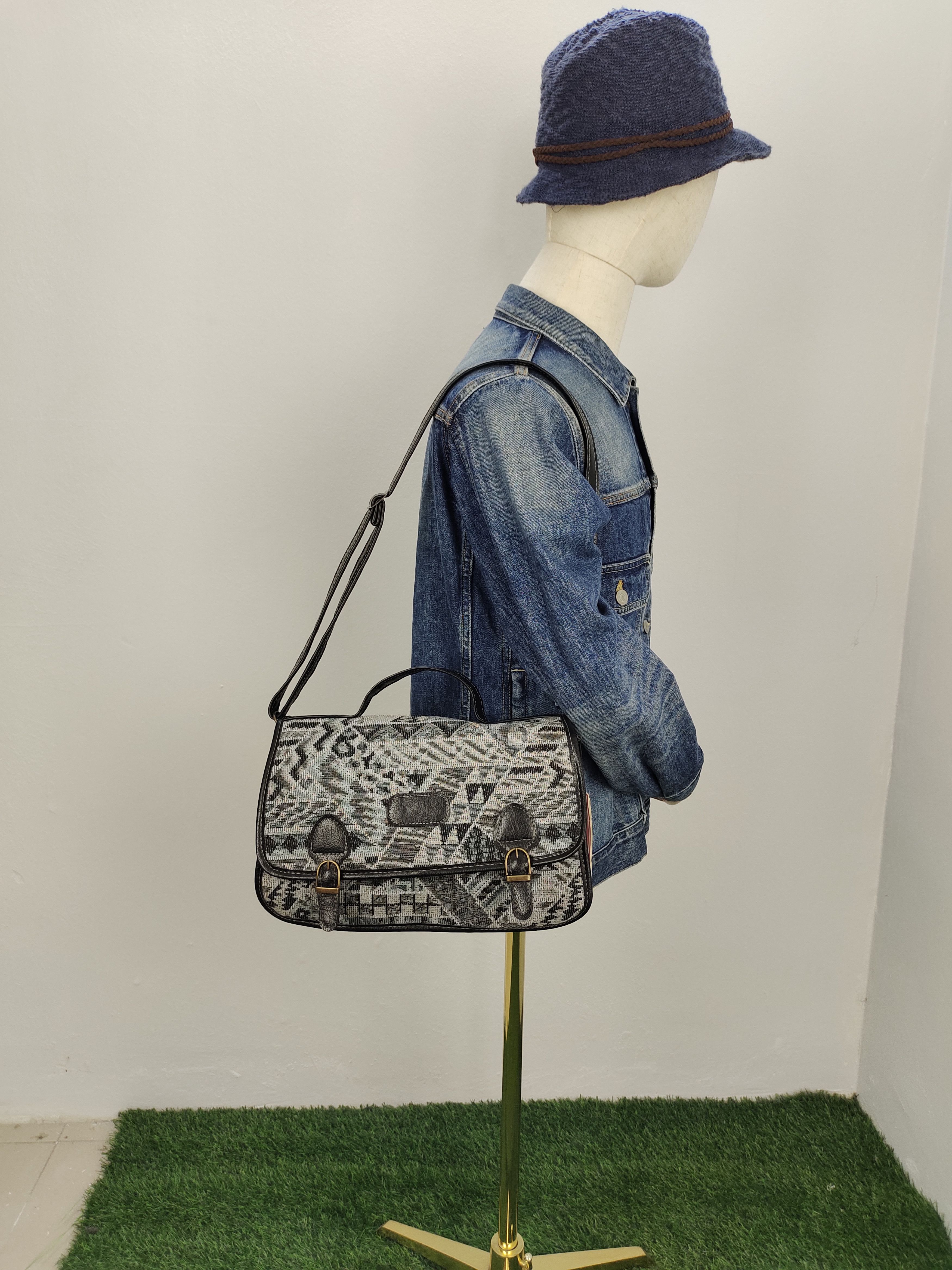 Hysteric Glamour Vintage Saxone Britain Native Embroidered Messenger Bag Size ONE SIZE - 1 Thumbnail