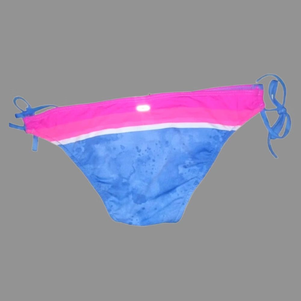 Oakley It focuses on the core item: "O Oakley Bikini Bottom. Size 28" / US 6 / IT 42 - 1 Thumbnail