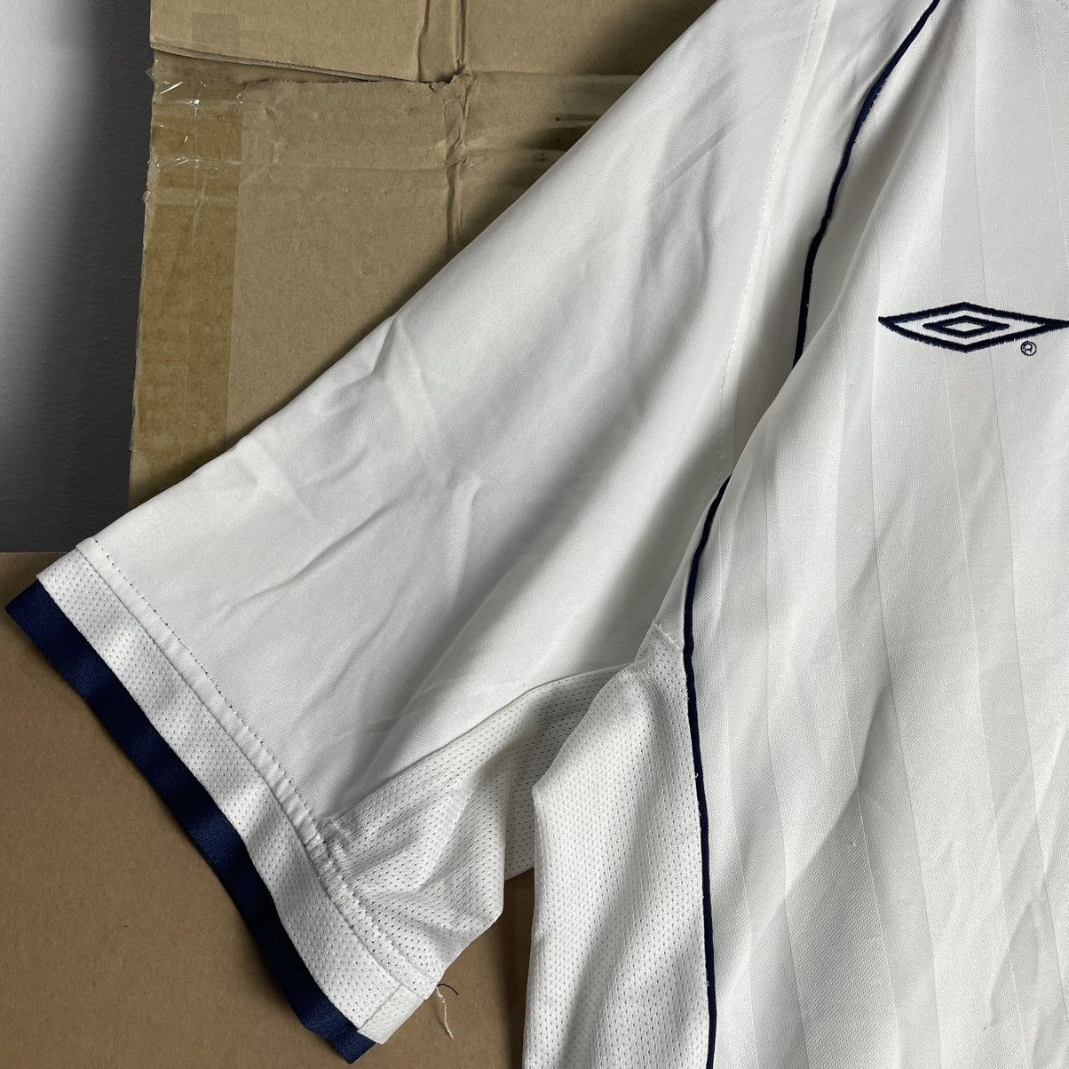 Umbro × Vintage Vintage Umbro England 2001-2003 Home Jersey Size US XL / EU 56 / 4 - 7 Thumbnail