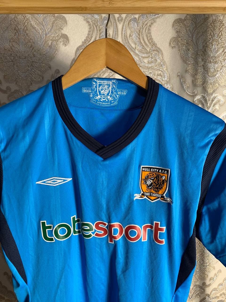 Umbro VERY RARE UMBRO FC HULL CITY ENGLAND SOCCER JERSEY RETRO 90s Size US S / EU 44-46 / 1 - 3 Thumbnail