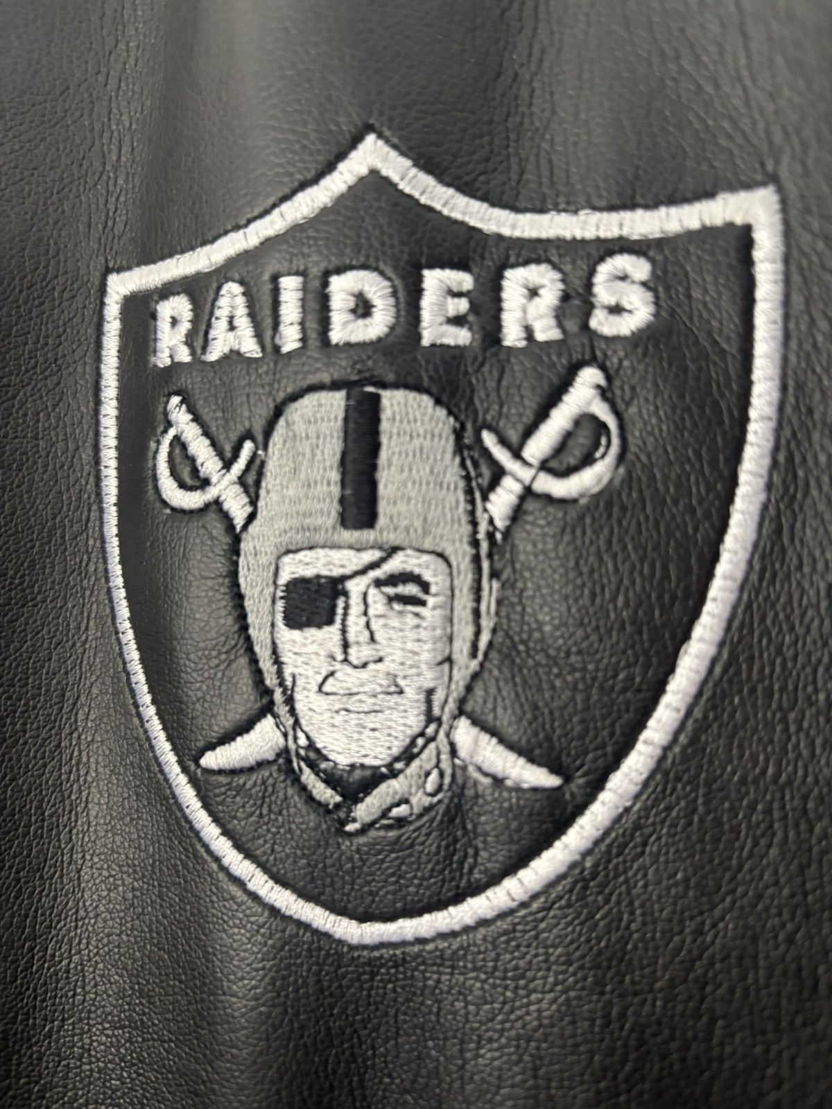 NFL Vintage Oakland Raiders Jacket Embroidered Size US L / EU 52-54 / 3 - 2 Thumbnail