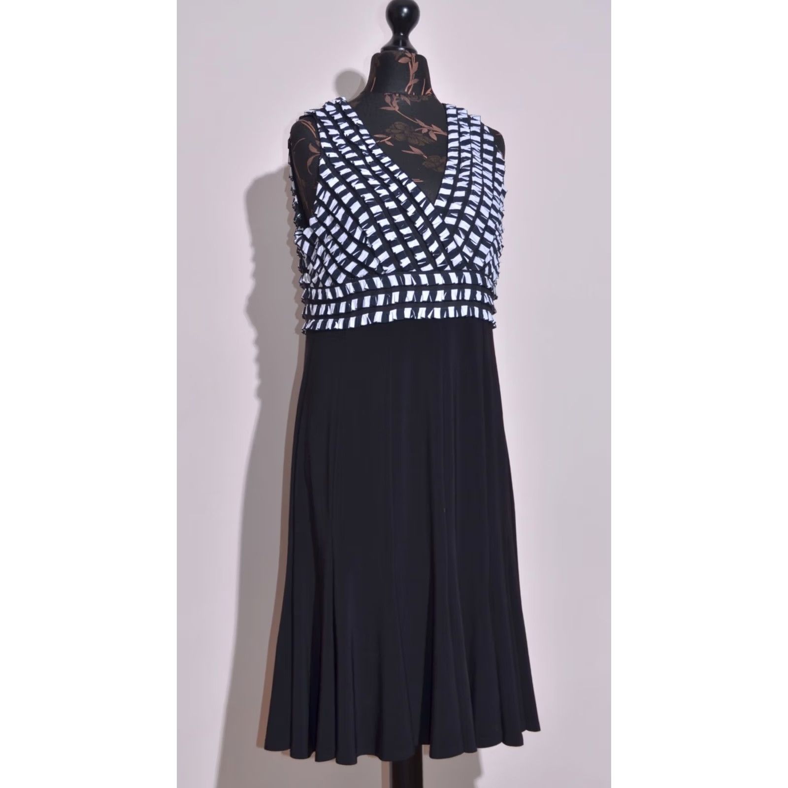 Joseph Ribkoff Joseph Ribkoff Women's Black Sleeveless V-Neck Ruffle Midi Dress UK18 Size XXL / US 16-18 / IT 52-54 - 2 Thumbnail