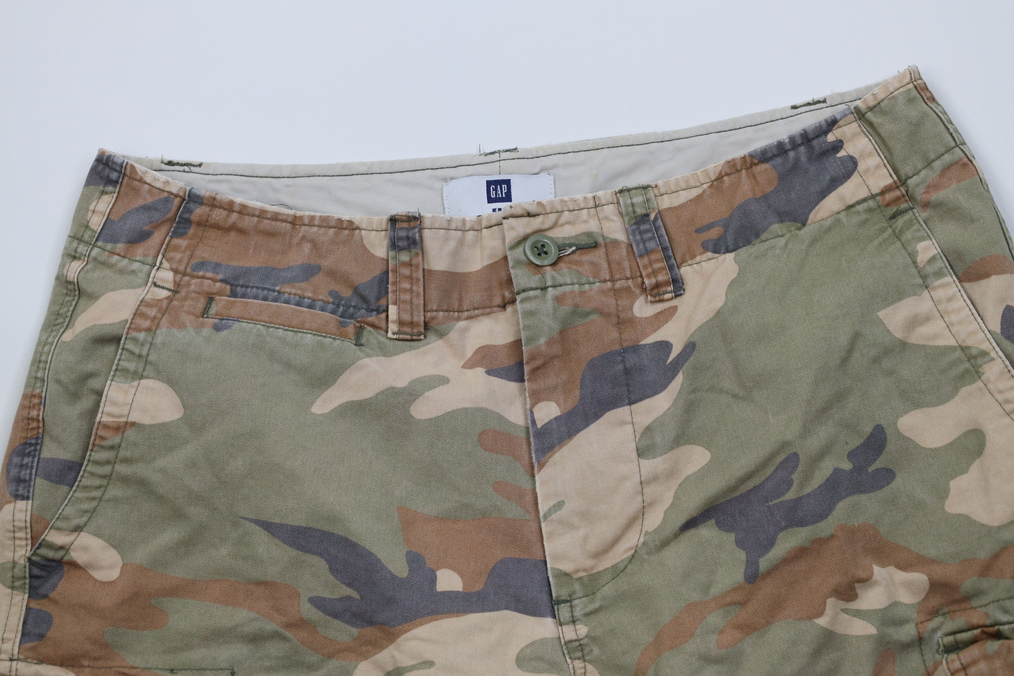 Gap Vintage Y2K Gap Military Surplus Camouflage Cargo Shorts Size US 33 - 2 Thumbnail