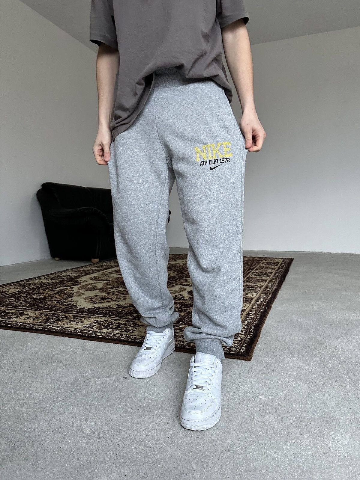 Image of Nike Sweatpants in Dark Gray, Men's (Size 30)