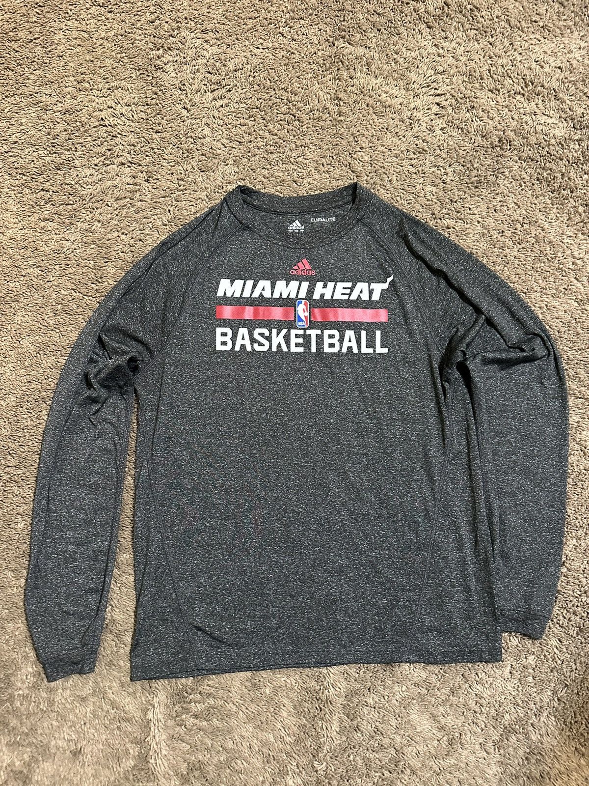 Adidas × NBA × Vintage Vintage Adidas NBA Miami Heat shirt 00s size small Size US S / EU 44-46 / 1 - 1 Thumbnail