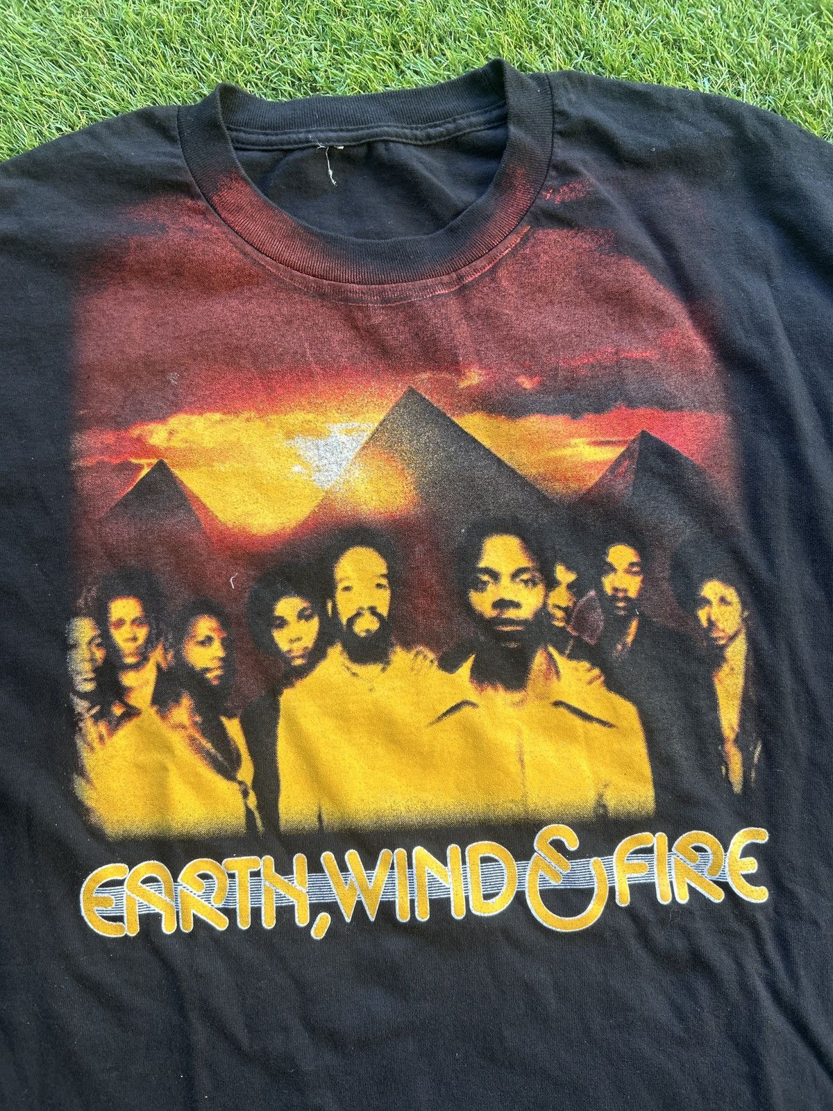 Band Tees Earth, Wind & Fire Egyptian Pyramids Band T-Shirt Size US XL / EU 56 / 4 - 2 Thumbnail