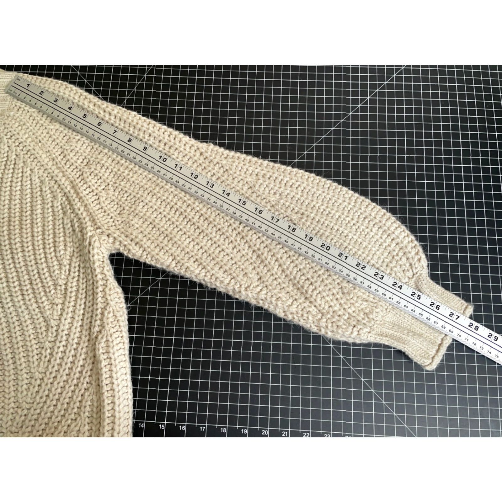 American Eagle Outfitters American Eagle Outfitters Sweater Adult Medium Beige V-Neck Chunky Knit Midweight Size US M / EU 48-50 / 2 - 7 Thumbnail