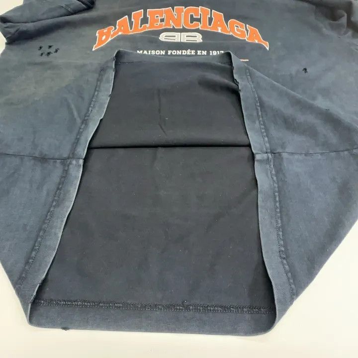 Balenciaga Balenciaga Balenciaga SS22 Maison Logo Distressed TShirt - Size US S / EU 44-46 / 1 - 9 Thumbnail