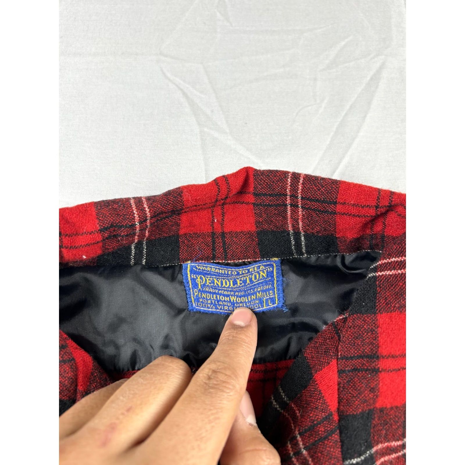 Pendleton VINTAGE Pendleton Board Shirt Mens L Red Plaid Wool Lined USA 70s Shirt Mens Large Red Plaid Wool Lined USA 70s Size US L / EU 52-54 / 3 - 2 Thumbnail
