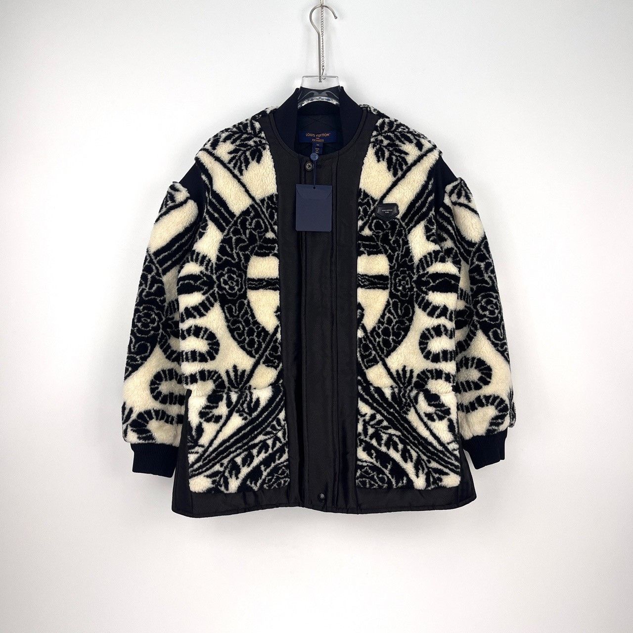 Louis Vuitton Louis Vuitton Black and white jacquard suede jacket Nextarr Size US S / EU 44-46 / 1 - 3 Thumbnail