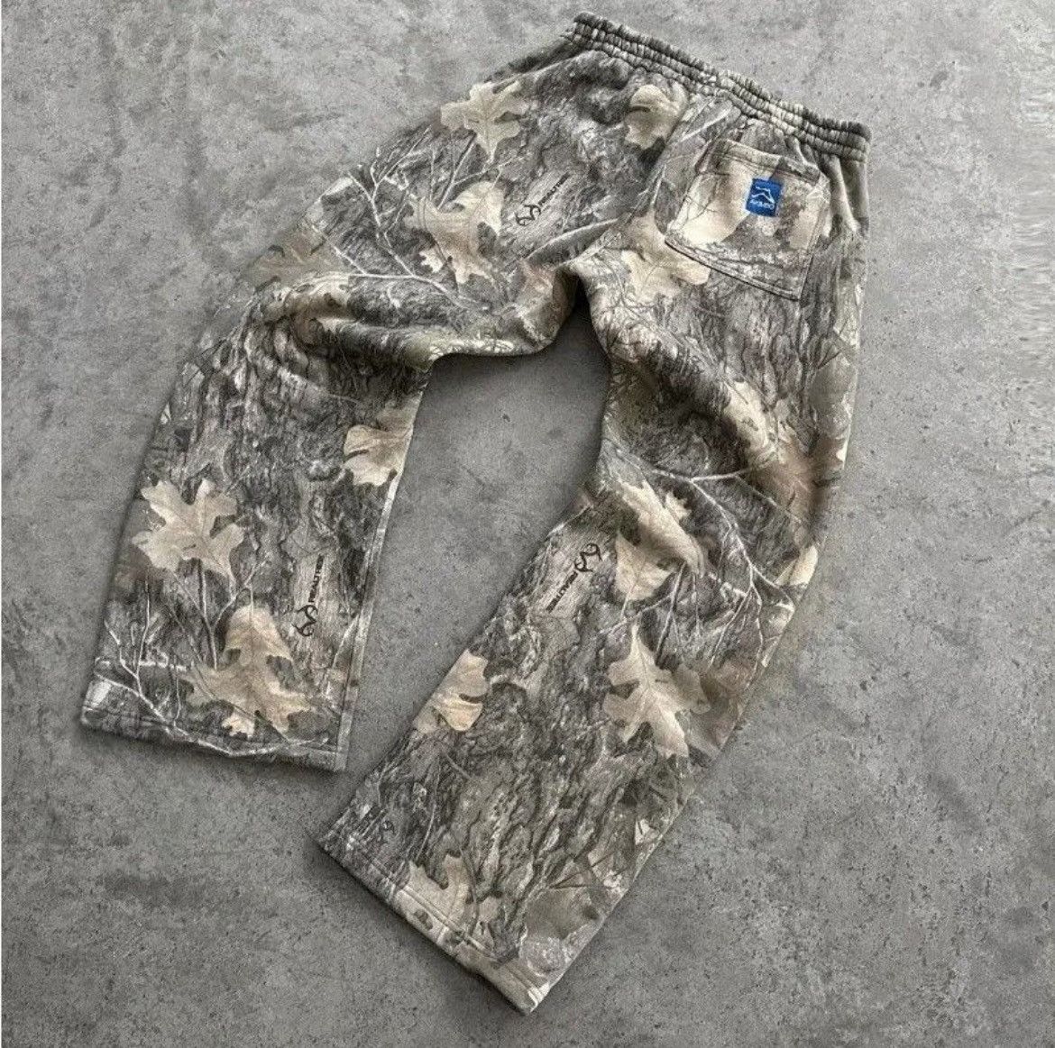 Japanese Brand × Realtree Real Tree Camouflage Baggy Sweatpants Size US 32 / EU 48 - 1 Thumbnail
