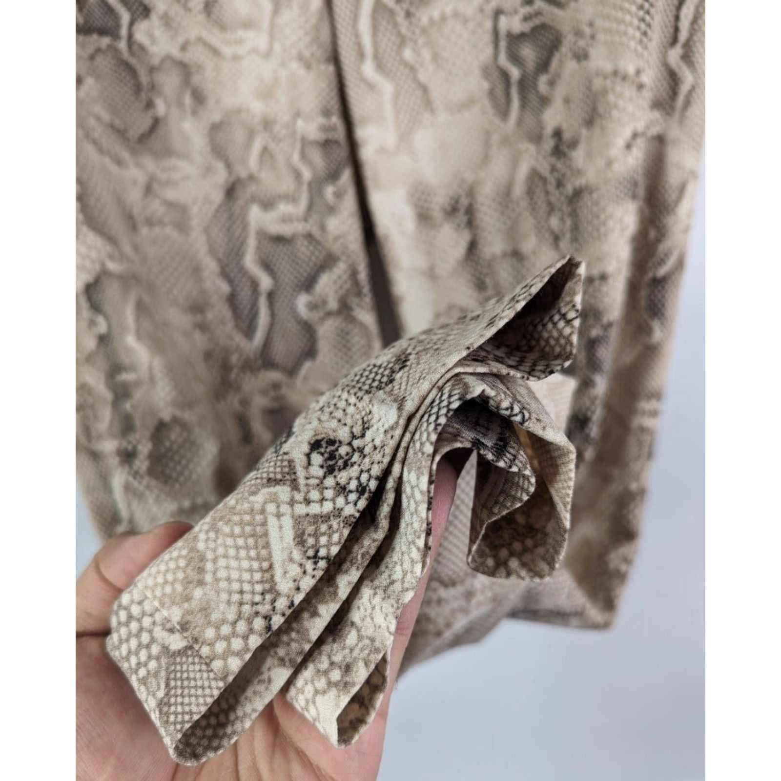 White House Black Market White House Black Market Pants Paperbag Tapered Ankle Snake Print Womens 8 Brown Polyester Spandex Chiffon Regular 8 Womens Size 30" / US 8 / IT 44 - 3 Thumbnail