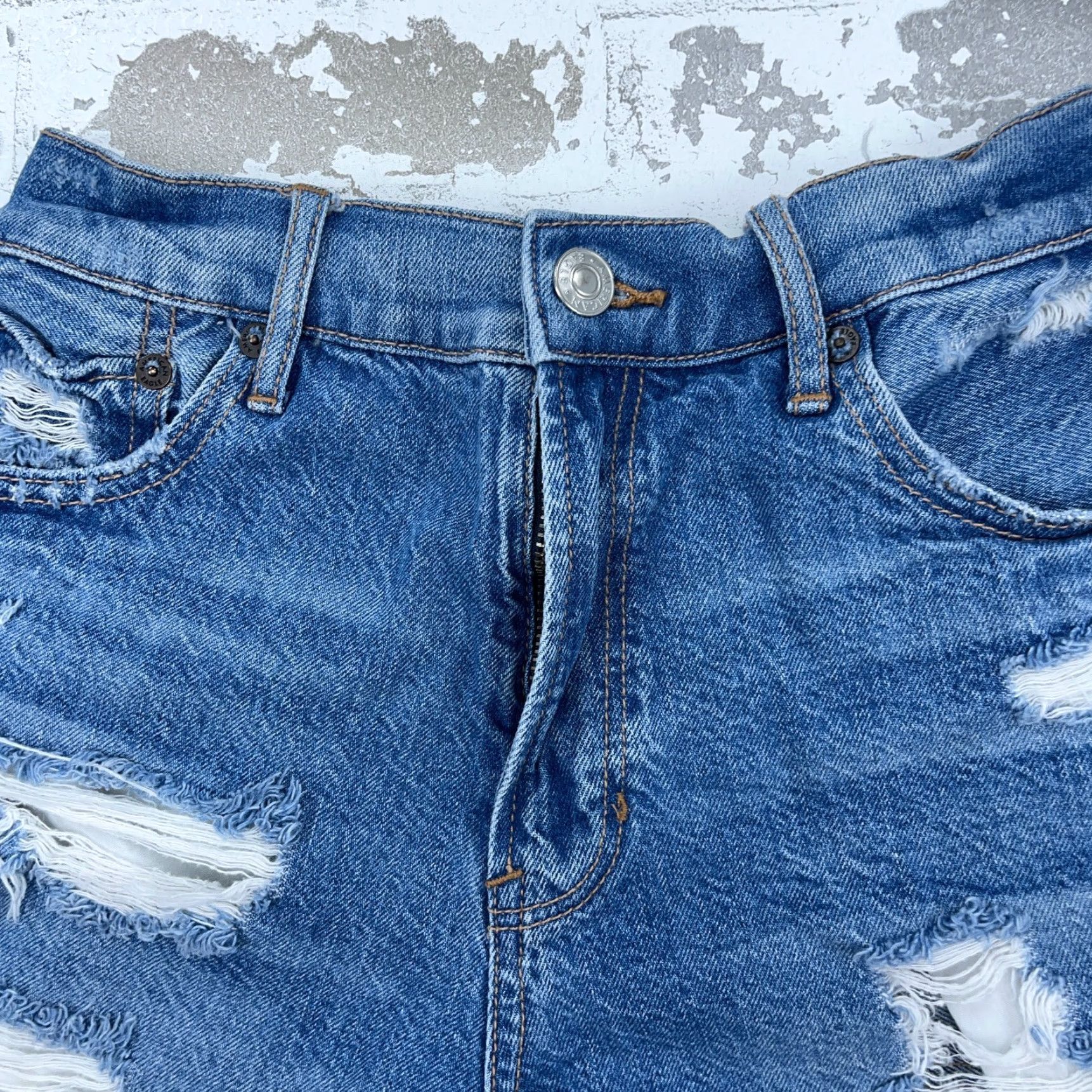 American Eagle Outfitters American Eagle Shorts Women 0 Cut Off 90s Boyfriend Jorts Distressed Holes Jean Size 25" / US 0 / IT 36 - 5 Thumbnail