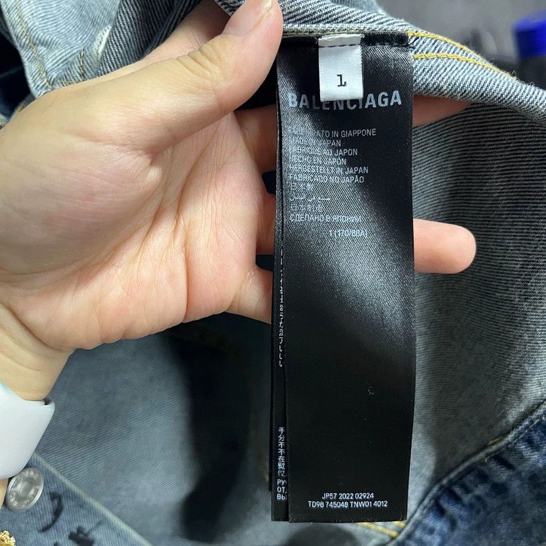 Balenciaga Balenciaga Blue hand-painted printed logo denim jacket 2501 Size US S / EU 44-46 / 1 - 4 Thumbnail