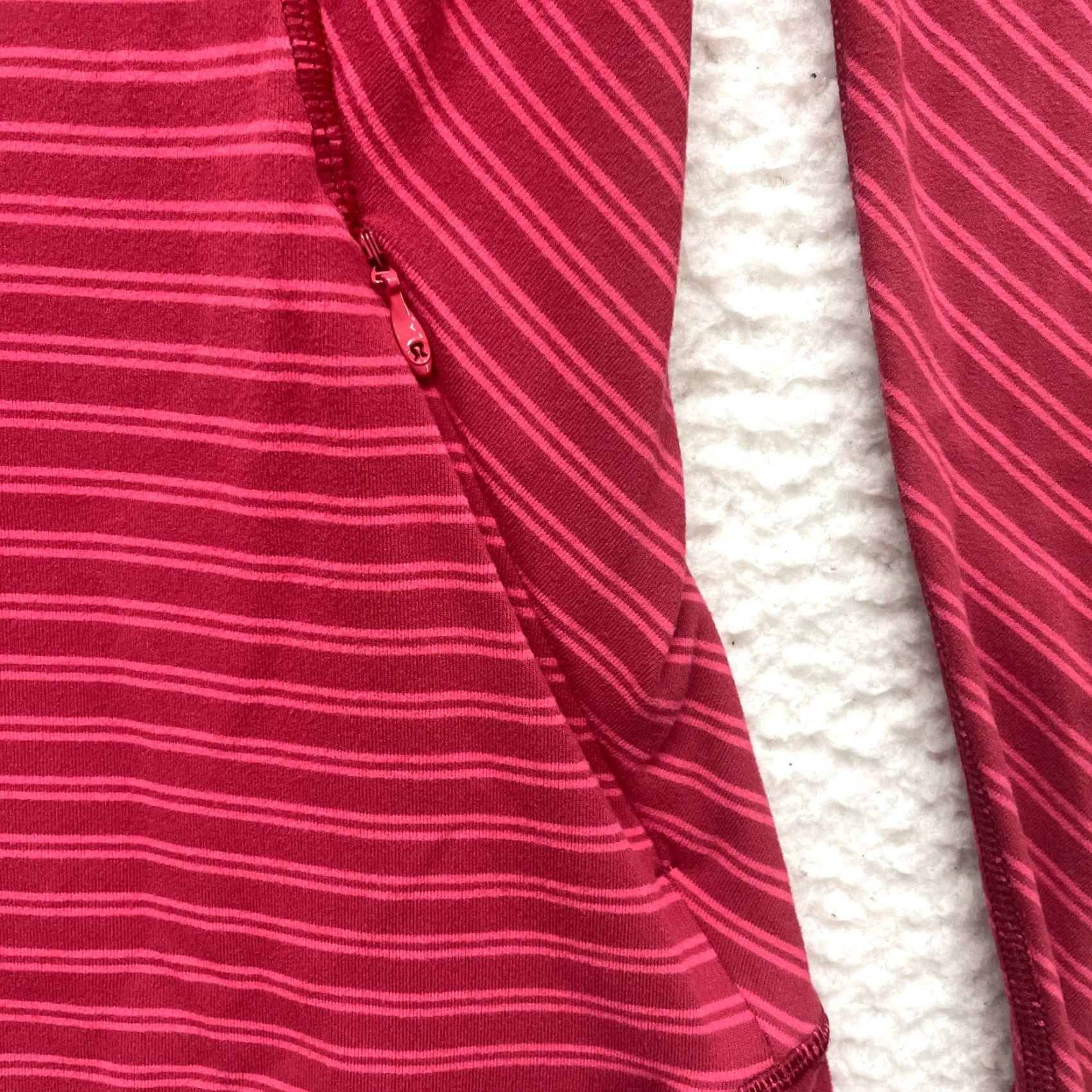 Lululemon Lululemon Top Shirt S Red Striped 1/4 Zip Workout Activewear Yoga Thumb Hole Womens Size S / US 4 / IT 40 - 4 Thumbnail