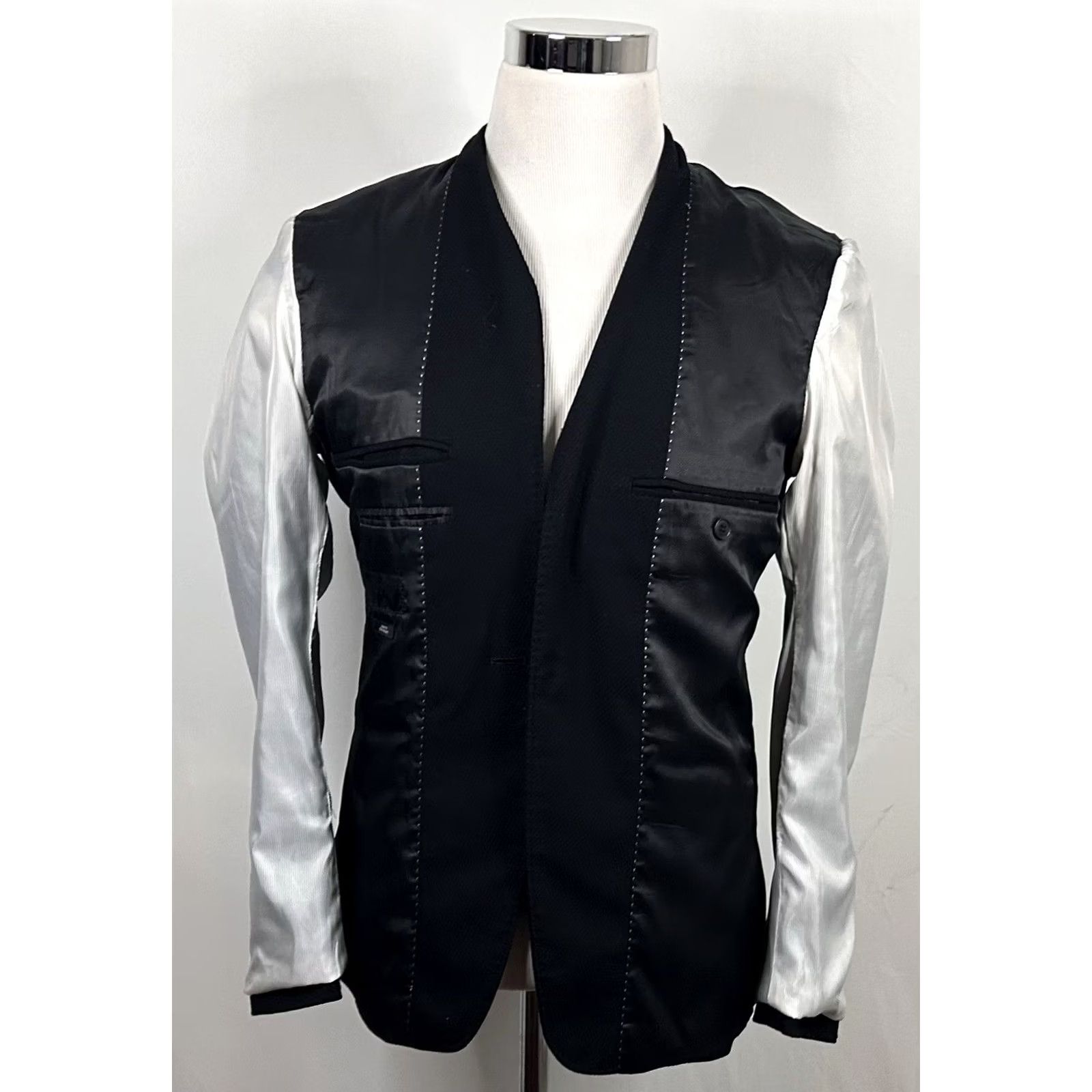 H&M H&M Sport Coat Black Textured One-Button Slim Fit 38R Men Regular Jacket Coat Vented Polyester Blend Size US XS / EU 42 / 0 - 7 Thumbnail
