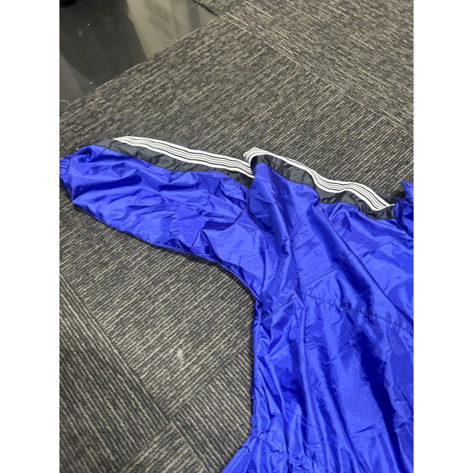 Wilson VINTAGE Wilson Windbreaker Jacket Women M Blue Sleeve Stripe Lightweight Polo Sports 80s 90s Outdoor Unisex Adults ZIP Size M / US 6-8 / IT 42-44 - 3 Thumbnail
