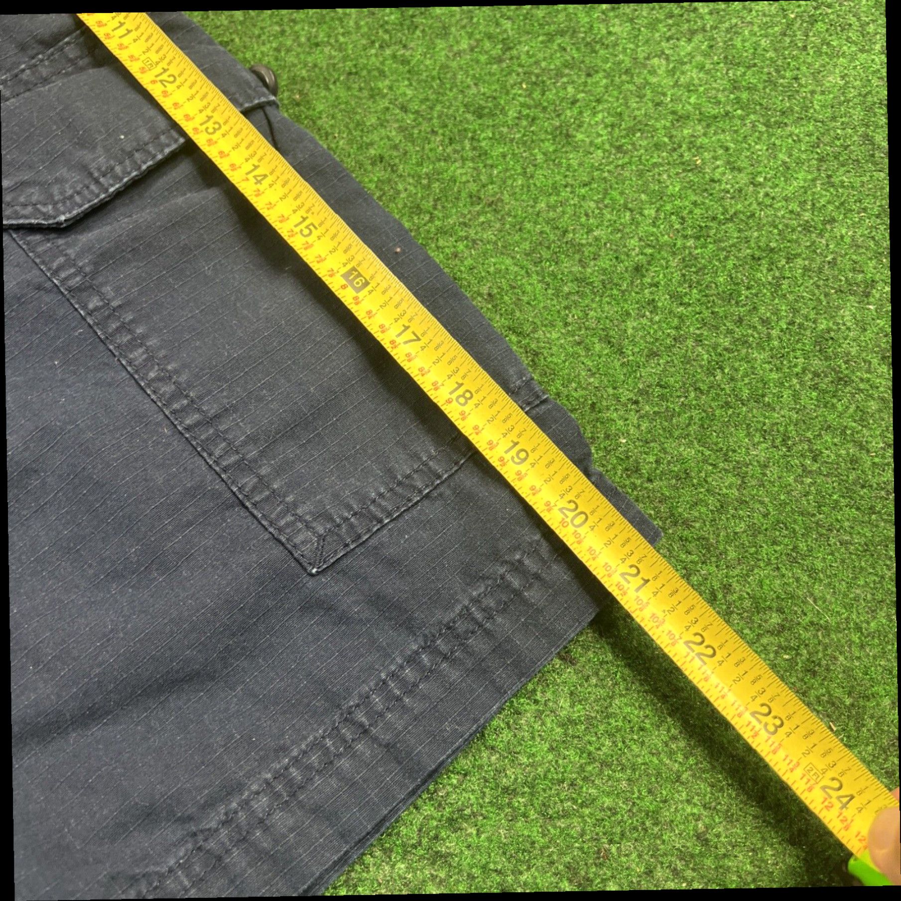Izod IZOD Mens Size 40 Cargo Shorts Navy Cotton Hiking Size US 40 / EU 56 - 7 Thumbnail