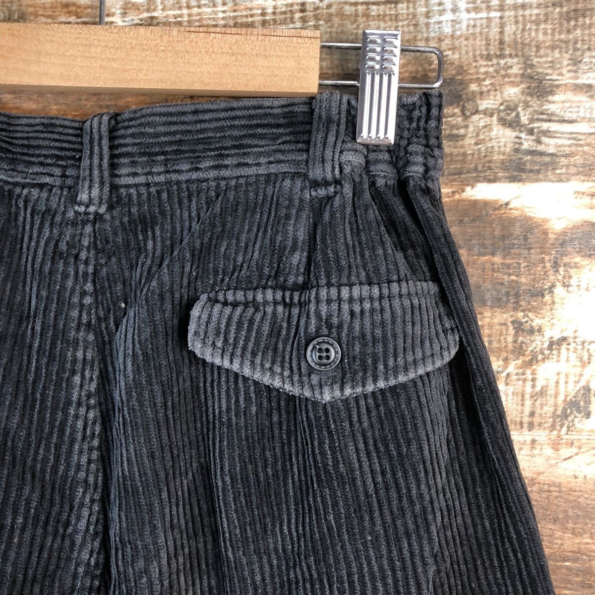 Japanese Brand Japanese Brand Coduroy Black Short Pants #A1405 Size 24" / US 00 / IT 34 - 10 Thumbnail