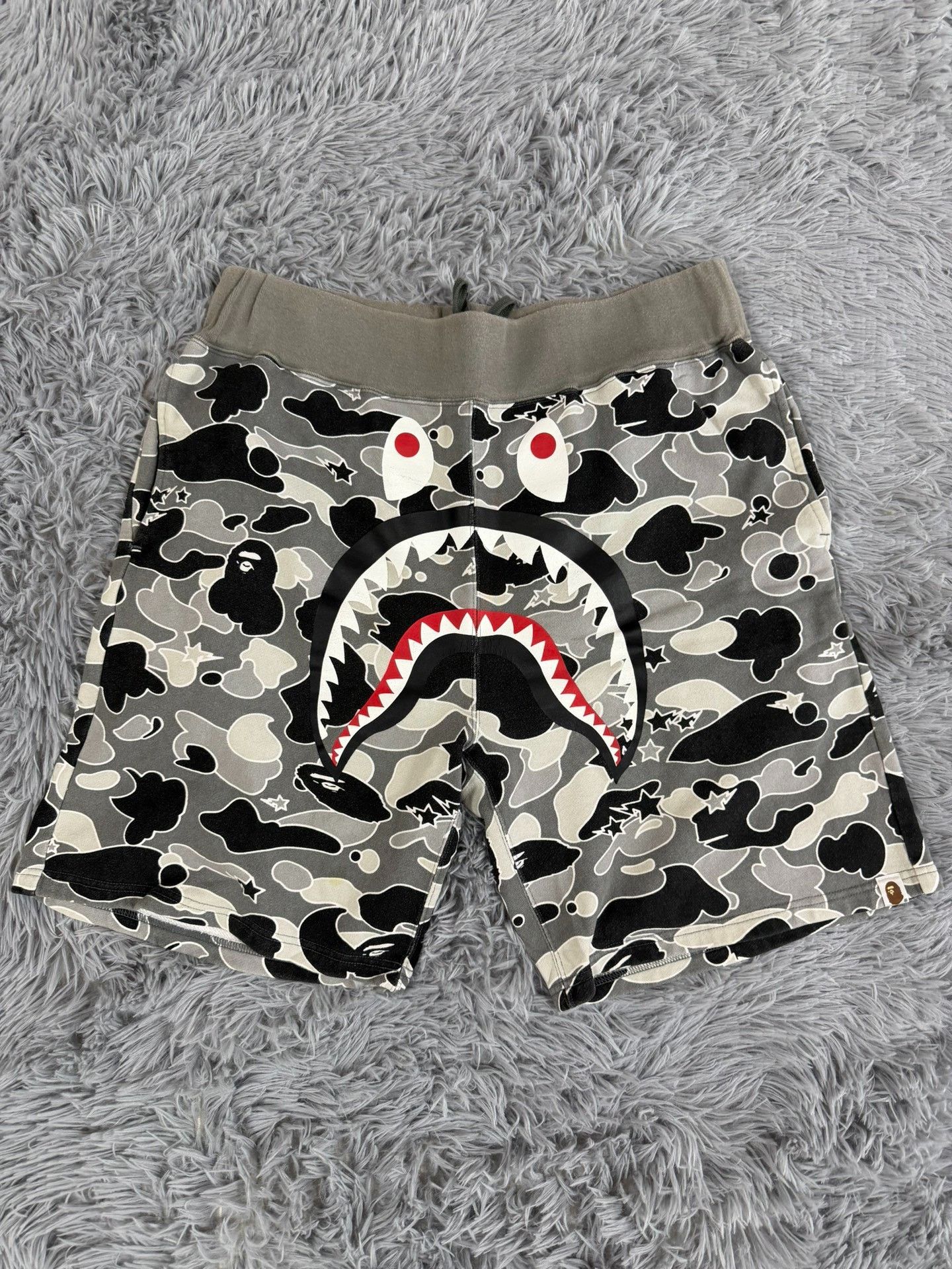 Bape Bape Shark Camo Shorts 32 Men Size US 32 / EU 48 - 1 Thumbnail