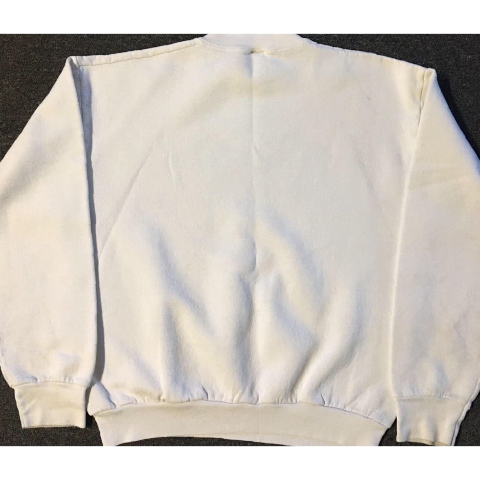 Fruit Of The Loom VINTAGE Grandmas Sweethearts Doll Faded Sweatshirt M USA Art Grunge Bunny 80s 90s Christmas Holiday USA Mens White Pullover Sweater Size US M / EU 48-50 / 2 - 6 Thumbnail